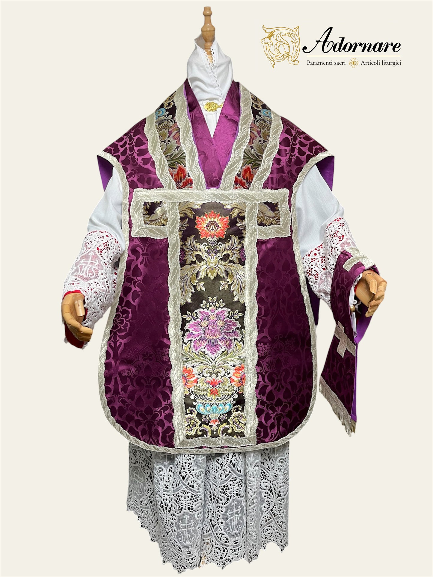 Contemporary Roman-cut Damask Roman Chasuble with brocade insert panel Low Mass Set / Pianeta Romana Damasco con inserti in broccato