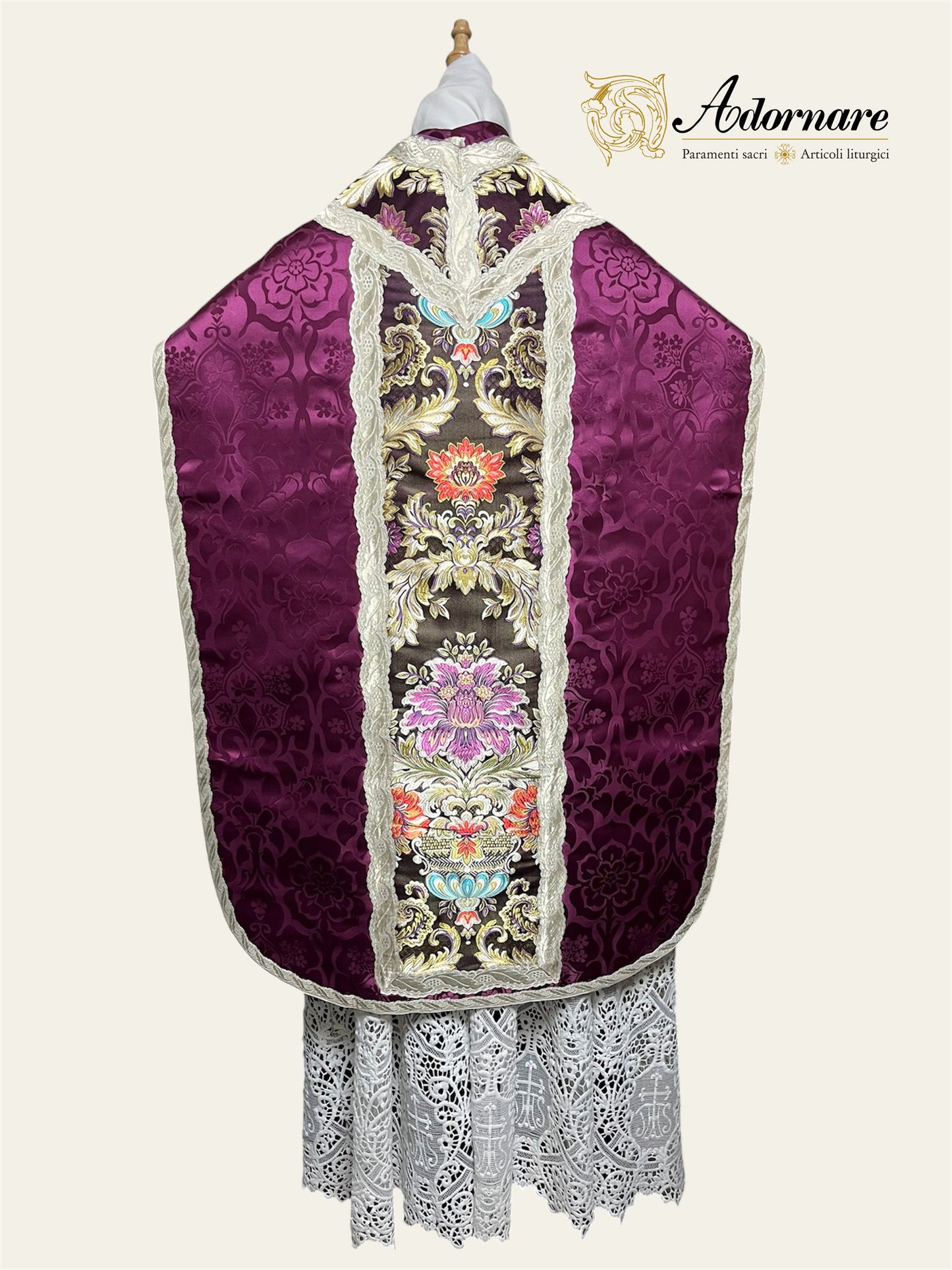 Contemporary Roman-cut Damask Roman Chasuble with brocade insert panel Low Mass Set / Pianeta Romana Damasco con inserti in broccato