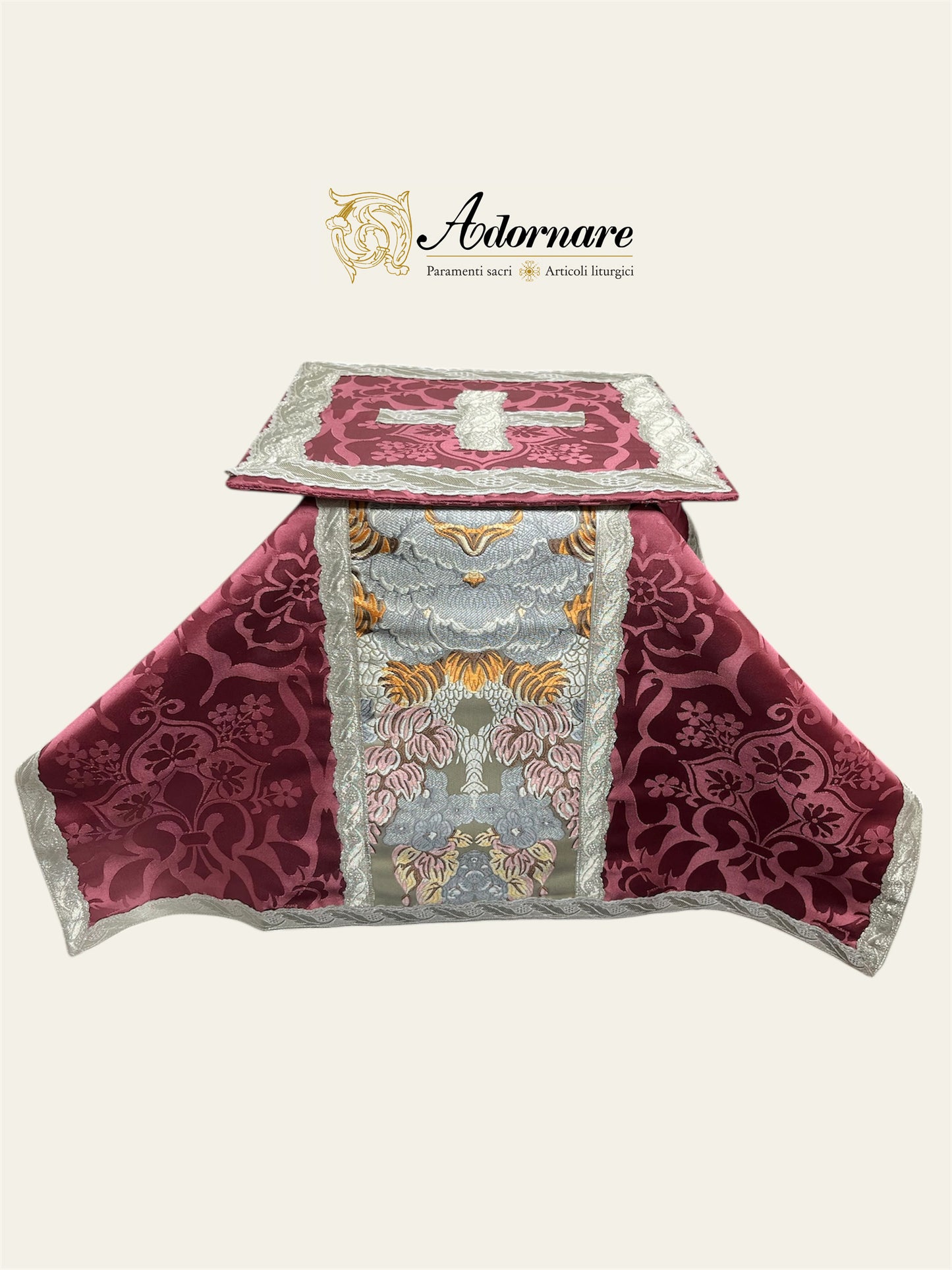 Contemporary Roman-cut Damask Roman Chasuble with brocade insert panel Low Mass Set / Pianeta Romana Damasco con inserti in broccato
