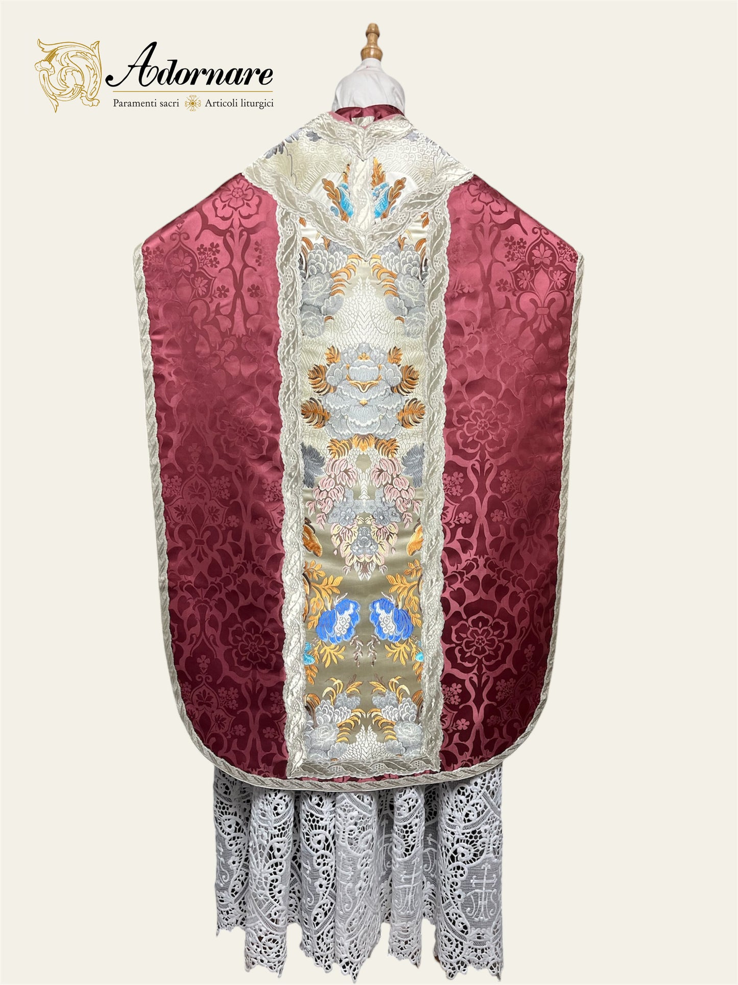 Contemporary Roman-cut Damask Roman Chasuble with brocade insert panel Low Mass Set / Pianeta Romana Damasco con inserti in broccato