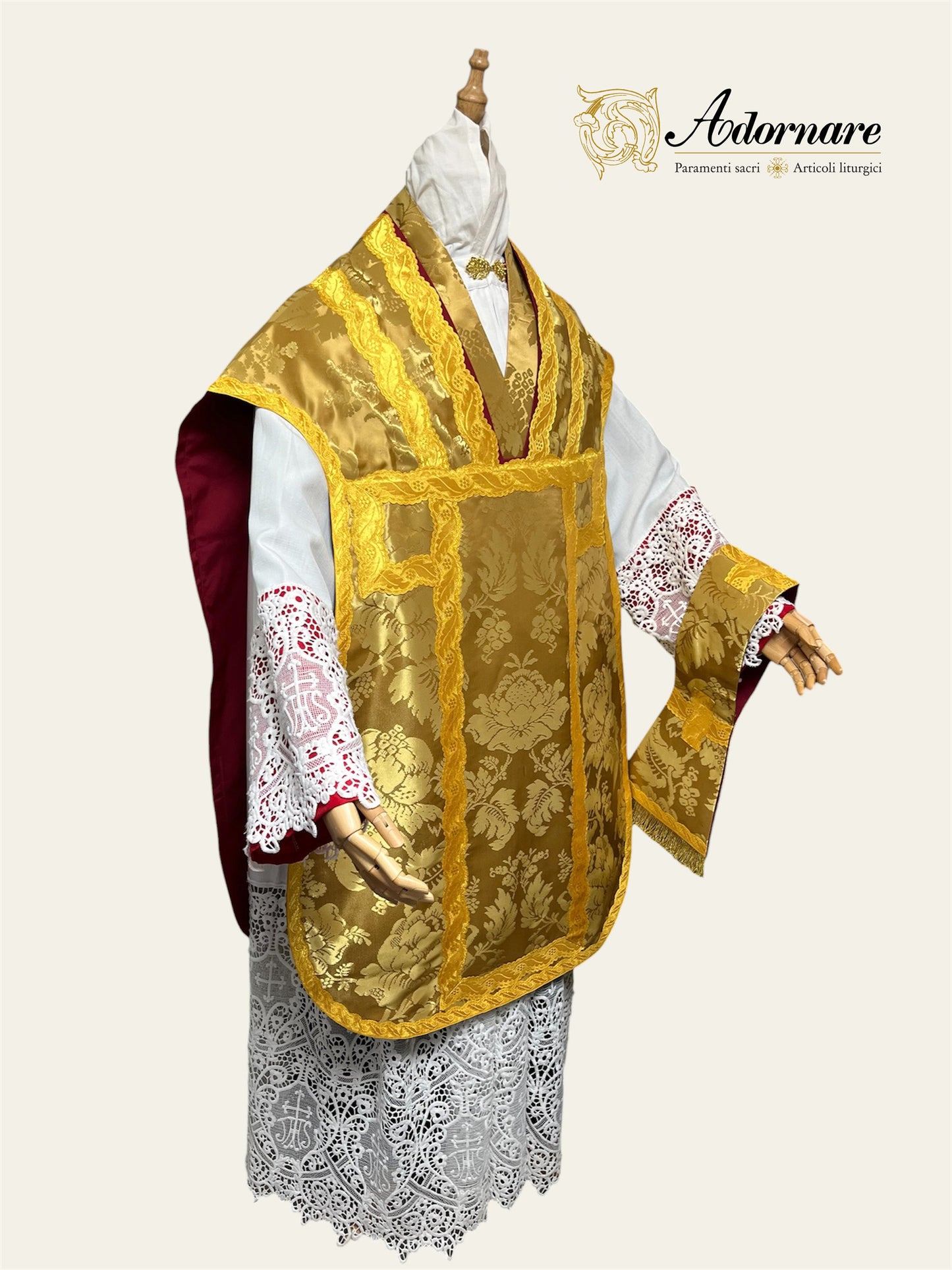 Exceptional Quality Italian Metallic Gold Silk Damask Contemporary Italian-cut Roman Chasuble Low Mass Set / Pianeta Romana in Damasco Oro