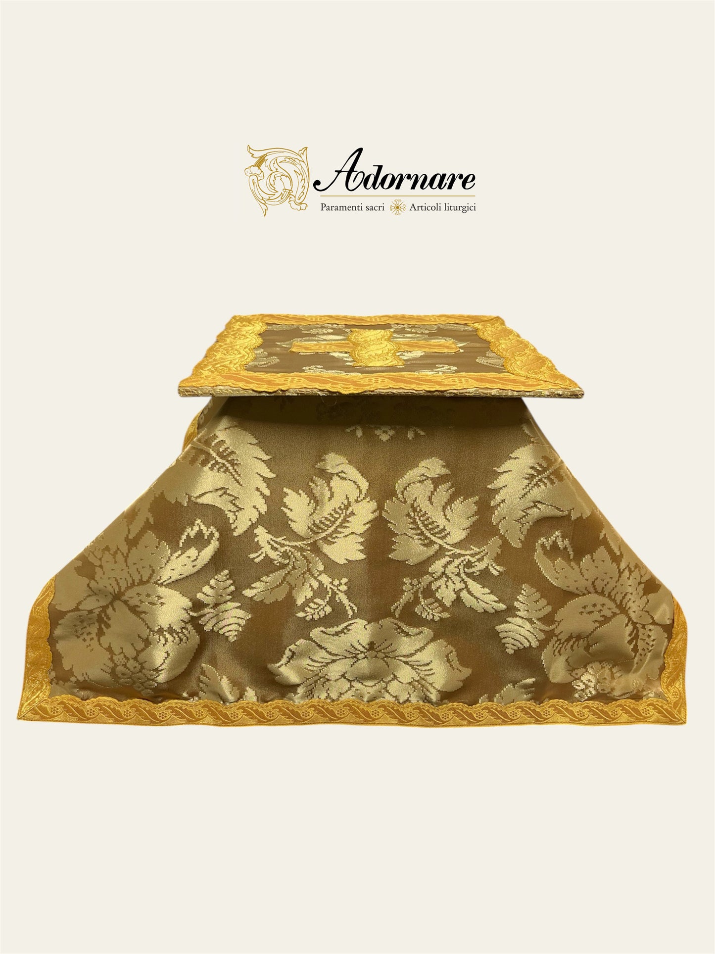 Exceptional Quality Italian Metallic Gold Silk Damask Contemporary Italian-cut Roman Chasuble Low Mass Set / Pianeta Romana in Damasco Oro
