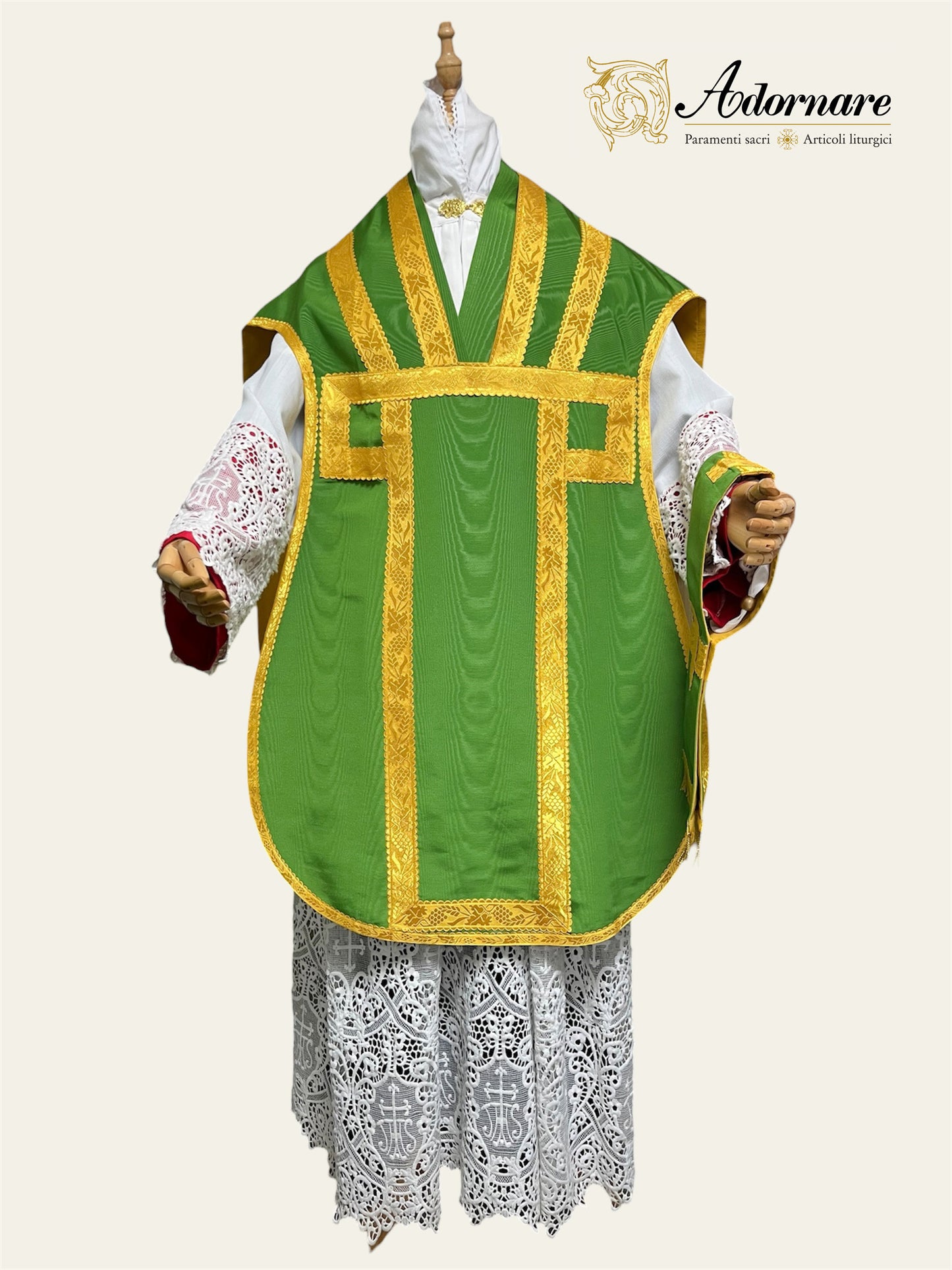 Contemporary Roman-cut Moiré Roman Chasuble Low Mass Set / Pianeta Romana Moiré
