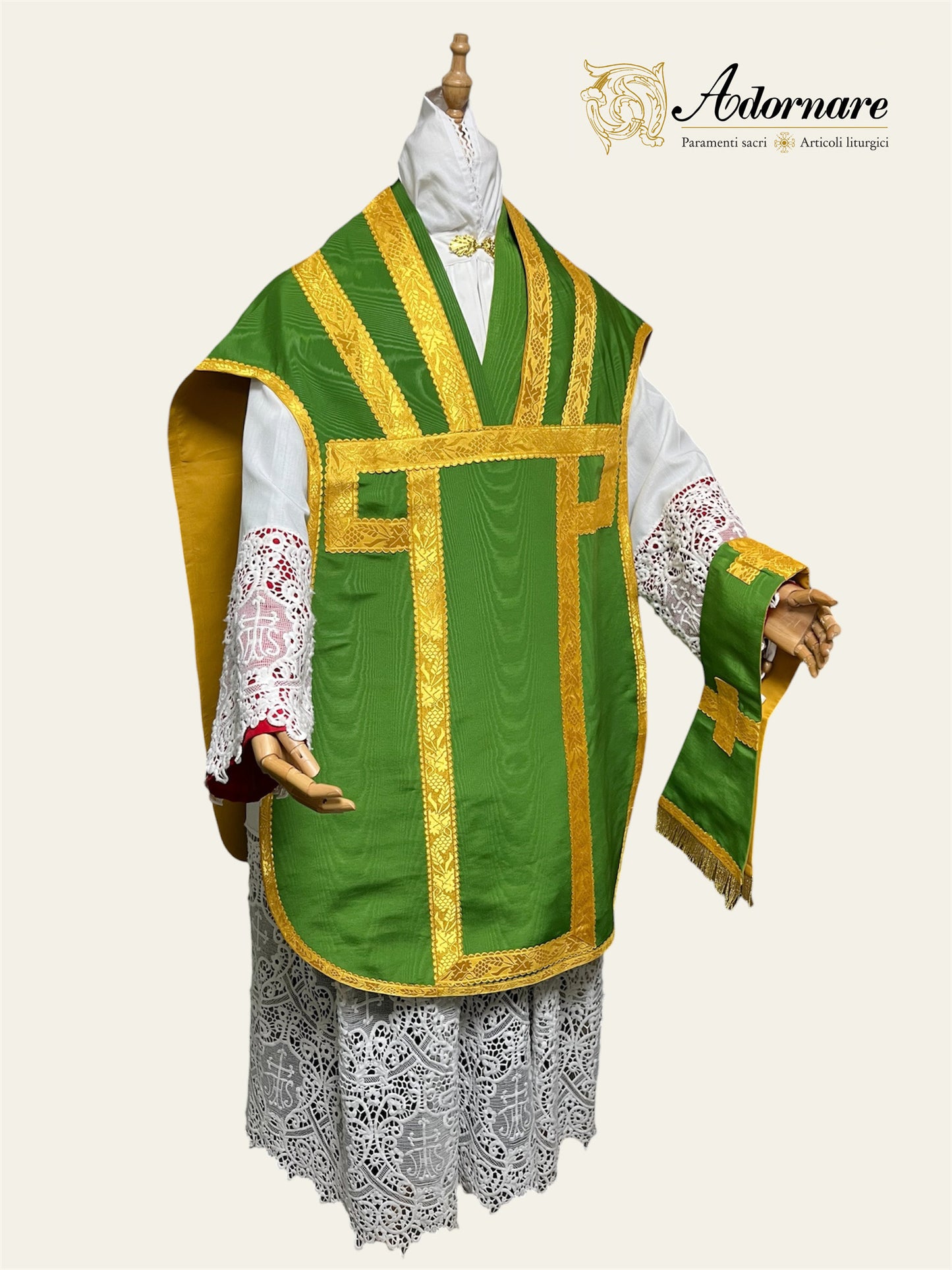 Contemporary Roman-cut Moiré Roman Chasuble Low Mass Set / Pianeta Romana Moiré
