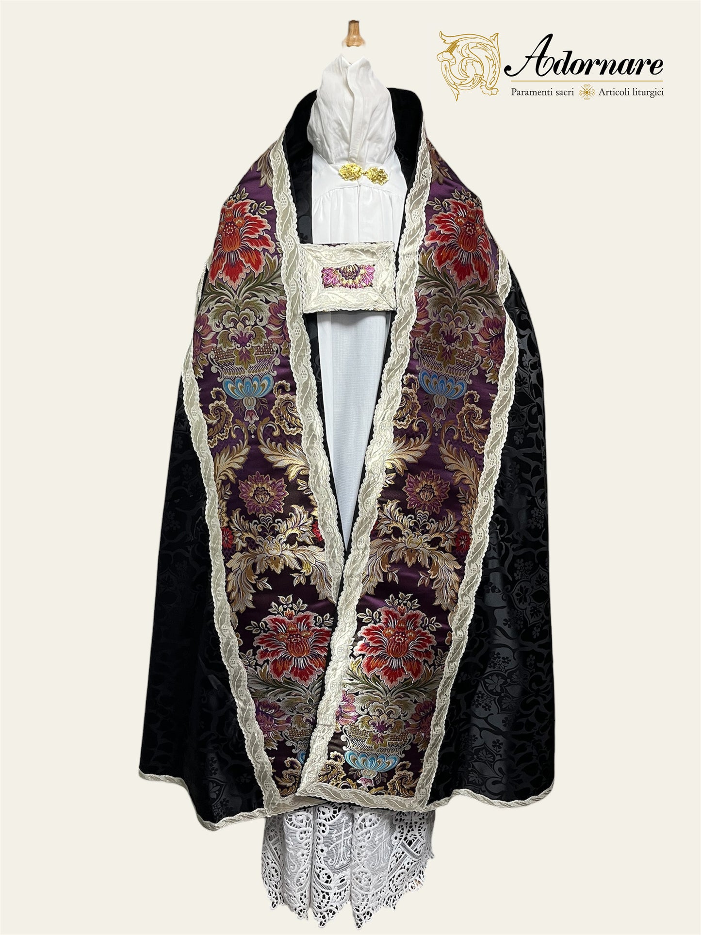 Damask Roman Cope with brocade panels / Piviale Romano Damasco con inserti in broccato