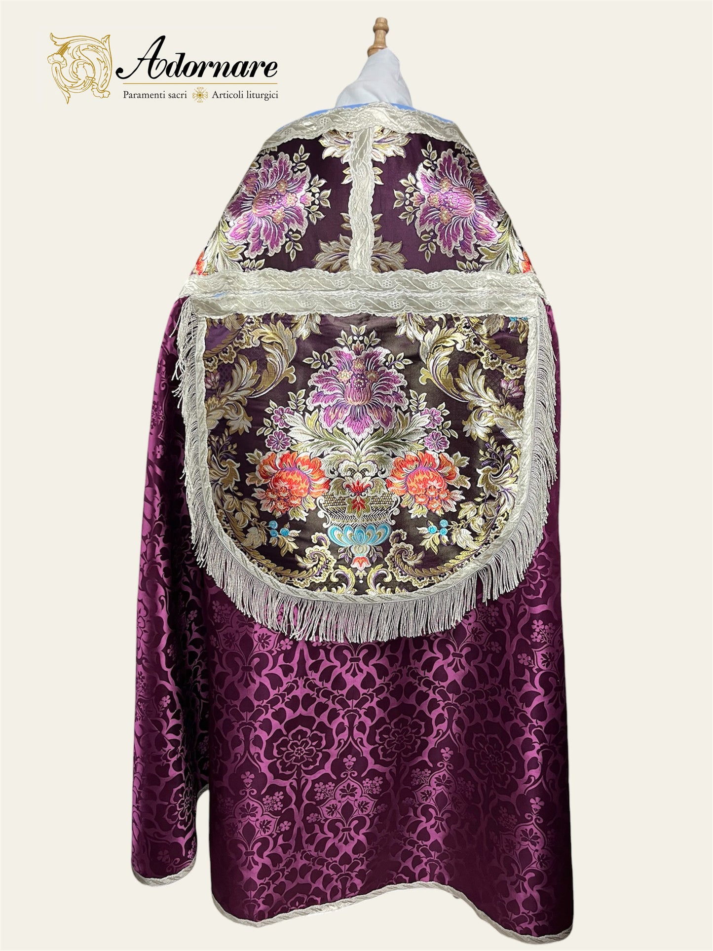 Damask Roman Cope with brocade panels / Piviale Romano Damasco con inserti in broccato