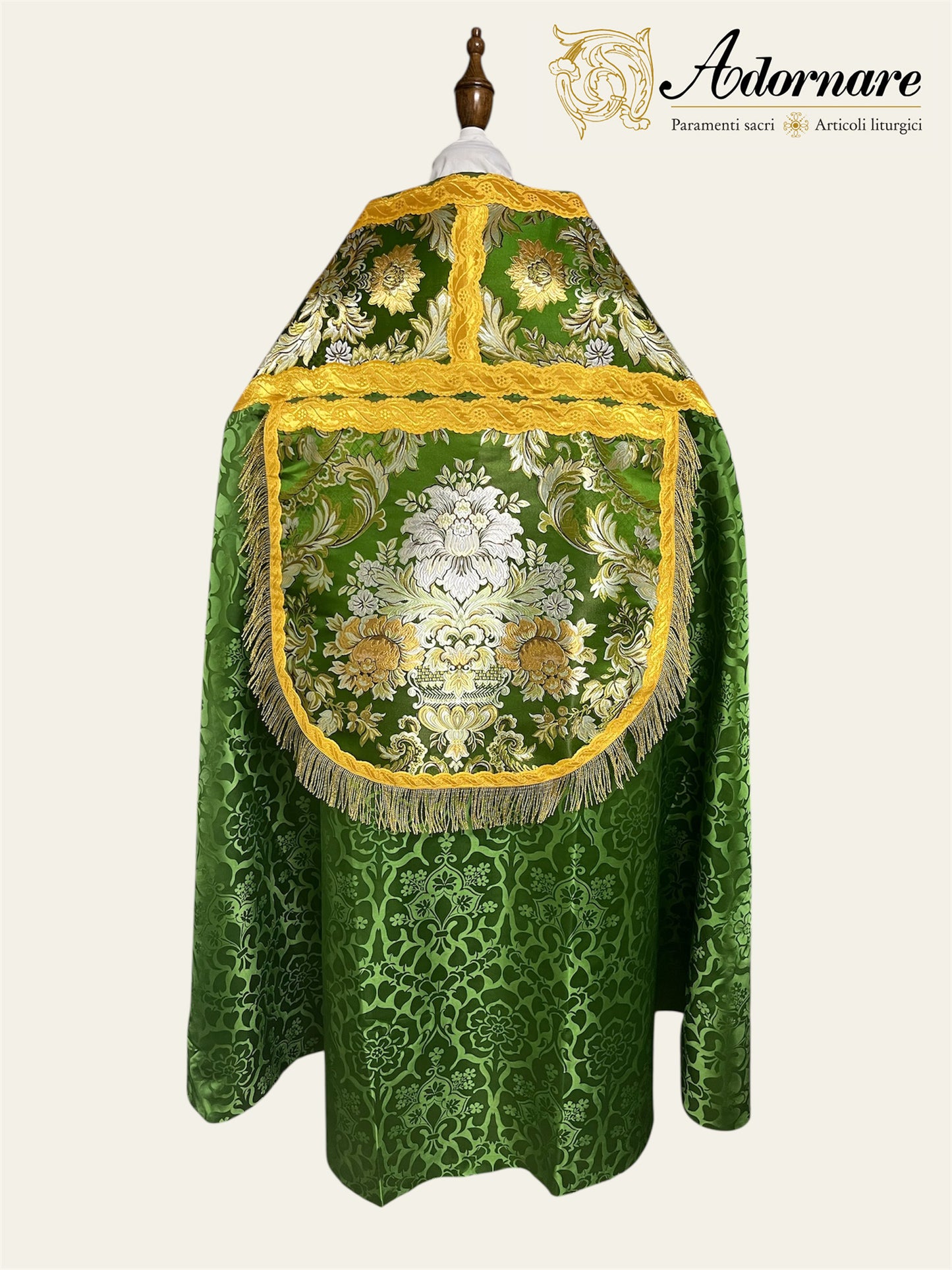 Damask Roman Cope with brocade panels / Piviale Romano Damasco con inserti in broccato