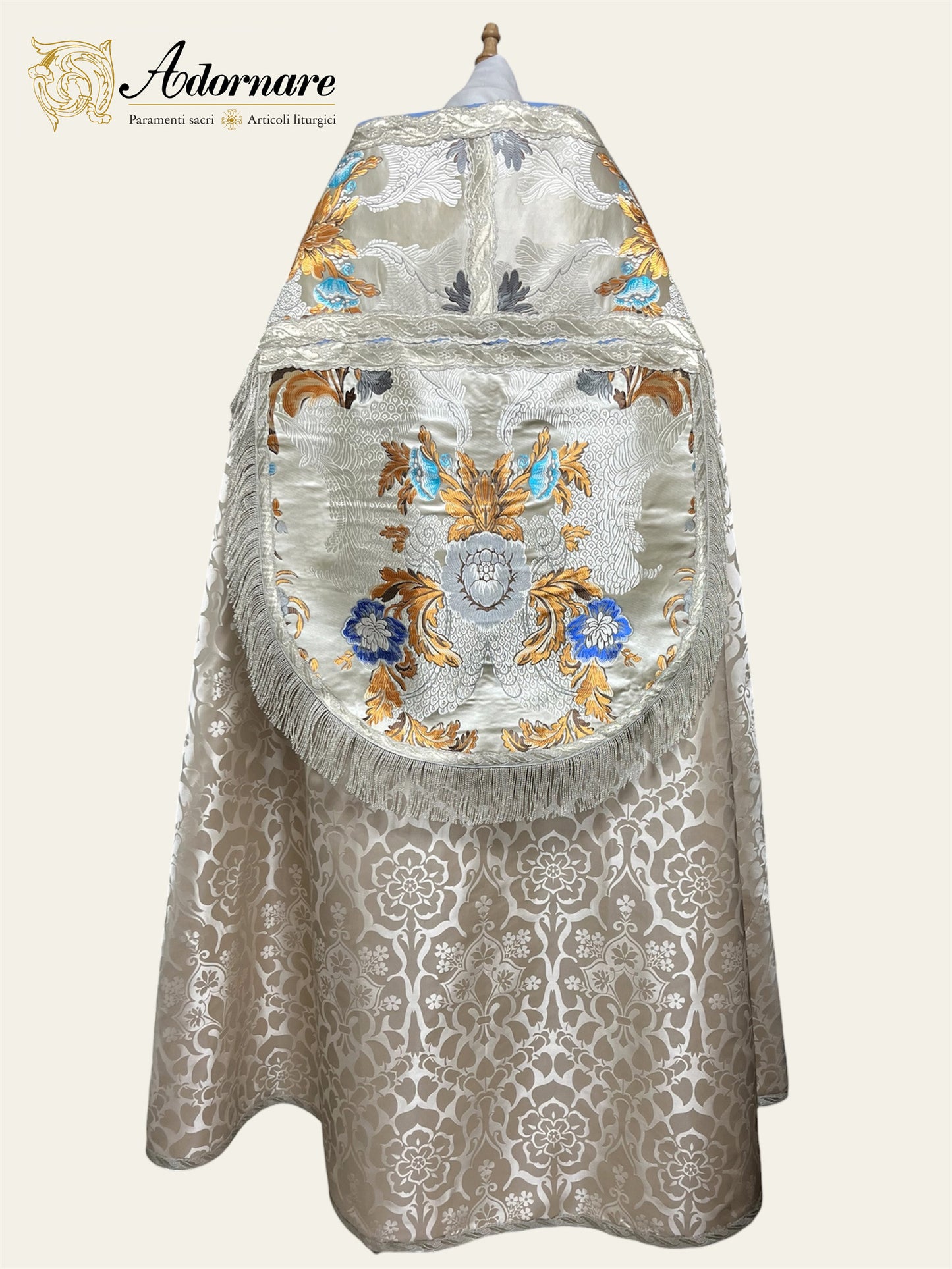 Damask Roman Cope with brocade panels / Piviale Romano Damasco con inserti in broccato