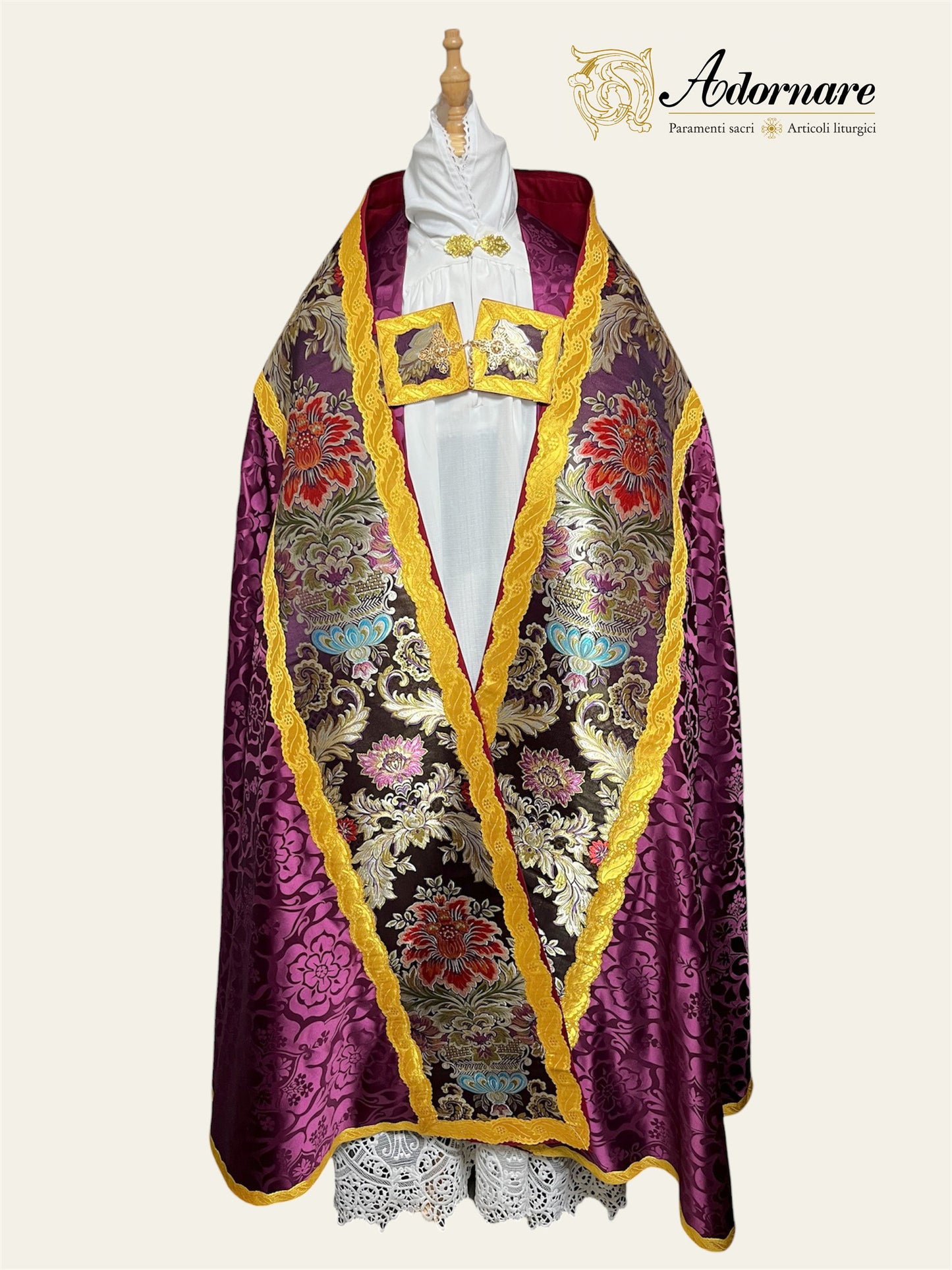 Damask Roman Cope with brocade panels / Piviale Romano Damasco con inserti in broccato
