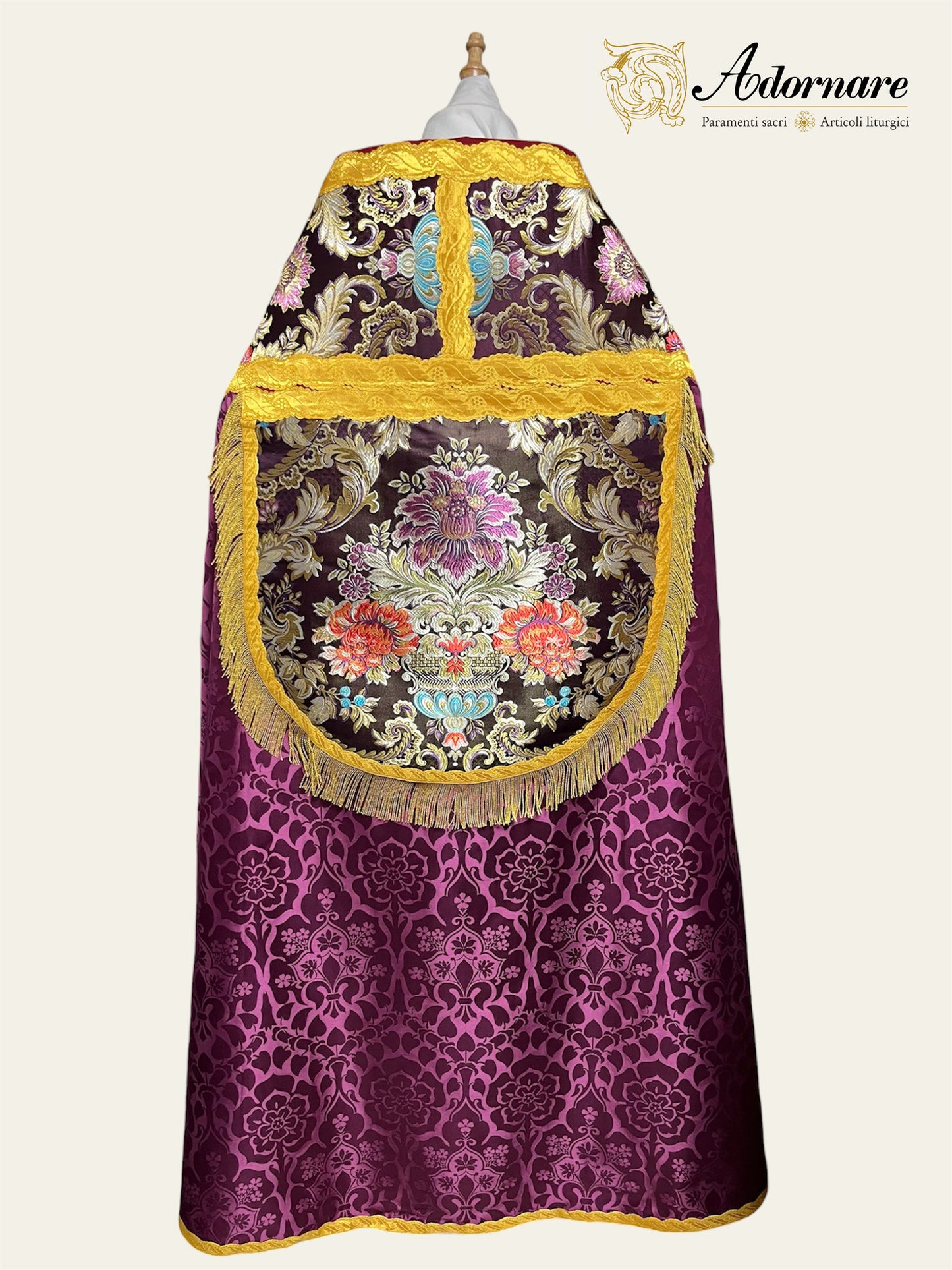Damask Roman Cope with brocade panels / Piviale Romano Damasco con inserti in broccato