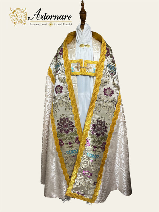 Damask Roman Cope with brocade panels / Piviale Romano Damasco con inserti in broccato