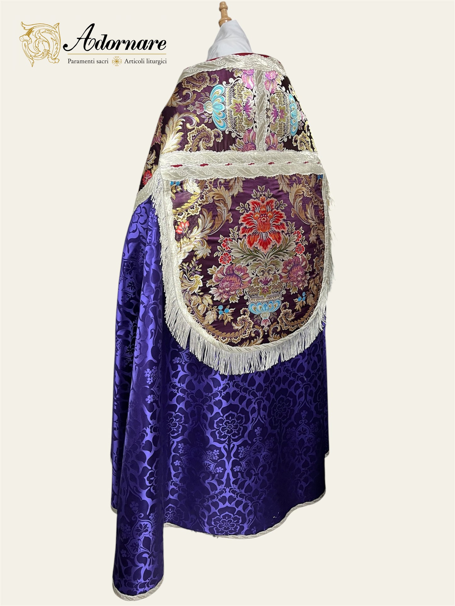 Damask Roman Cope with brocade panels / Piviale Romano Damasco con inserti in broccato
