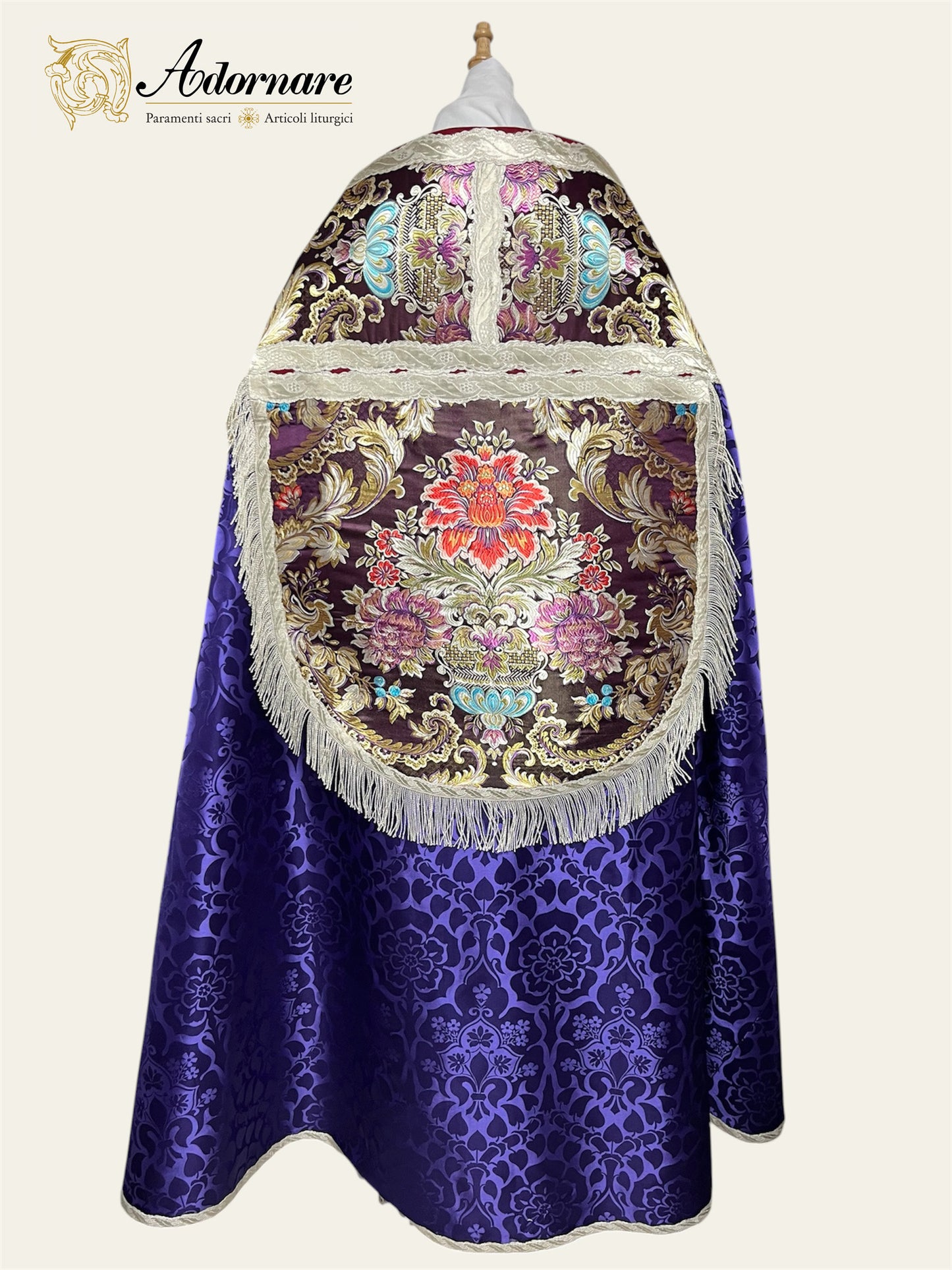 Damask Roman Cope with brocade panels / Piviale Romano Damasco con inserti in broccato
