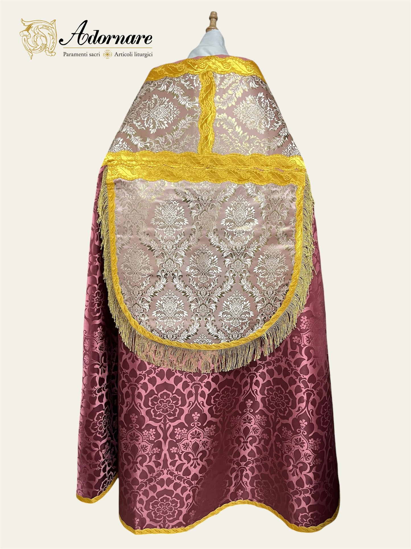 Damask Roman Cope with brocade panels / Piviale Romano Damasco con inserti in broccato