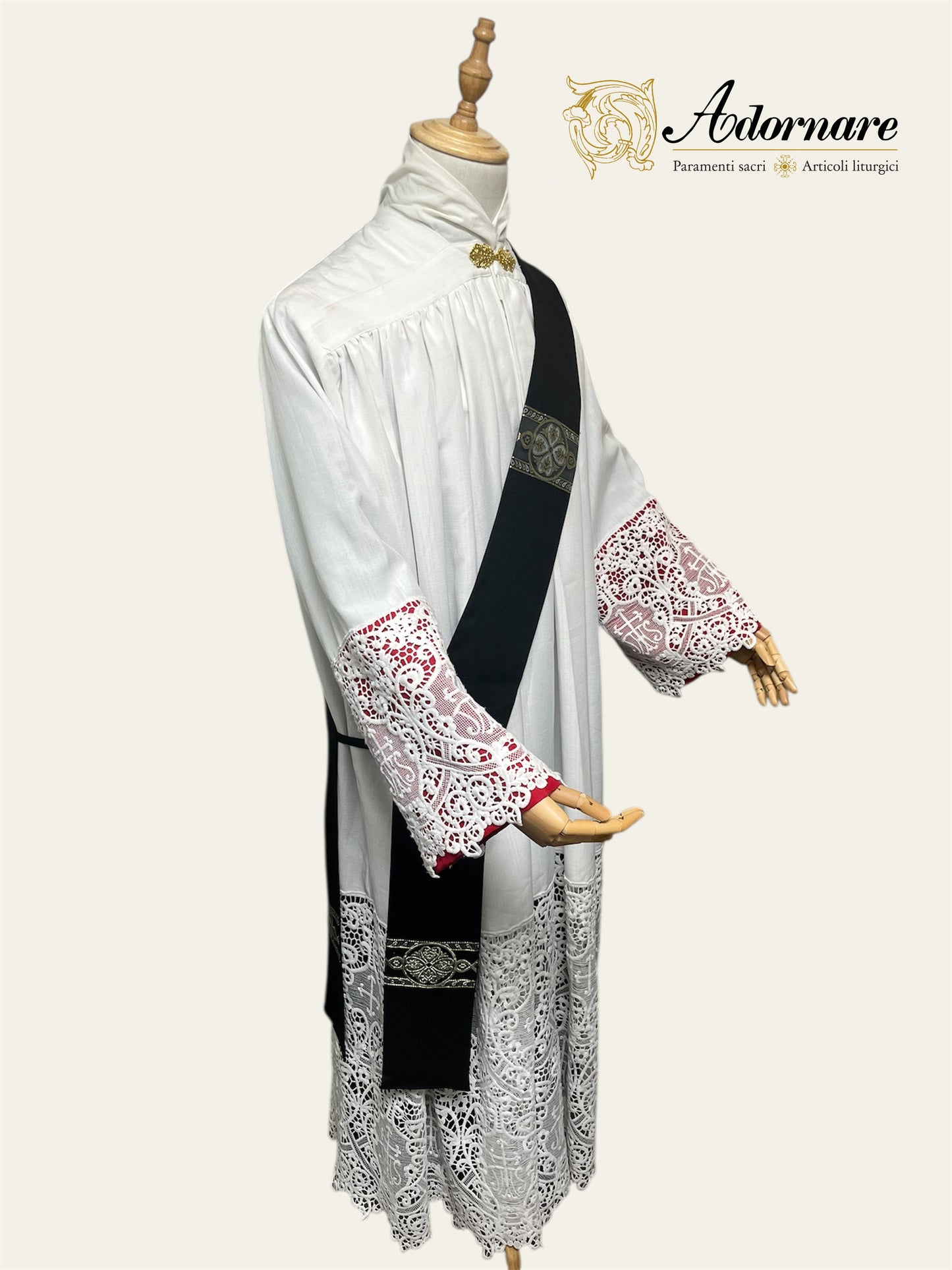 Gothic Dalmatic with woven orphrey bands / Dalmatica gotica
