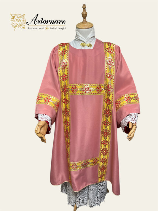 Gothic Dalmatic with gold woven orphrey bands / Dalmatica gotica