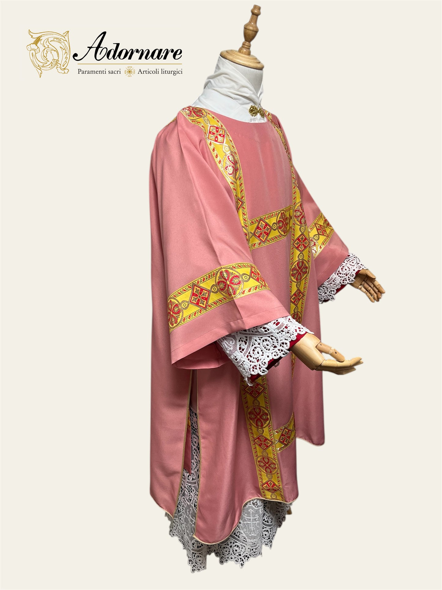 Gothic Dalmatic with gold woven orphrey bands / Dalmatica gotica