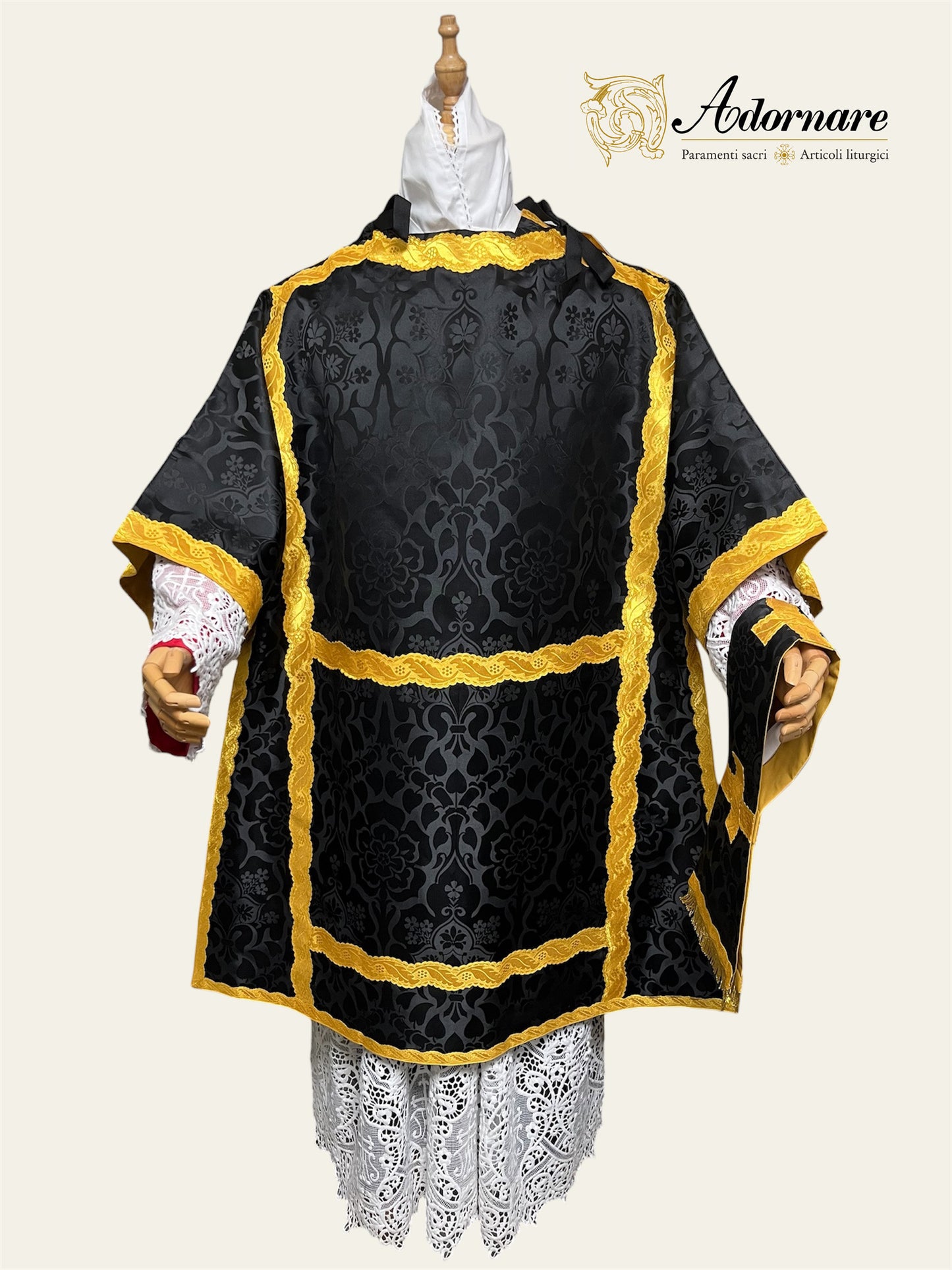 Damask Italian-cut Roman Dalmatic / Dalmatica romana in damasco