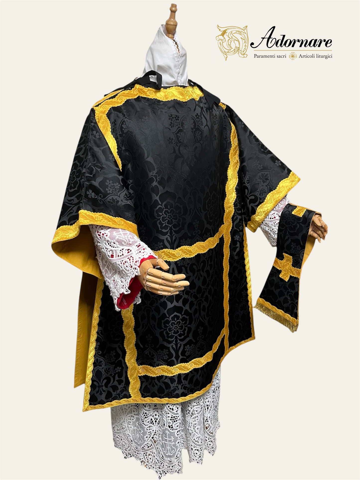 Damask Italian-cut Roman Dalmatic / Dalmatica romana in damasco