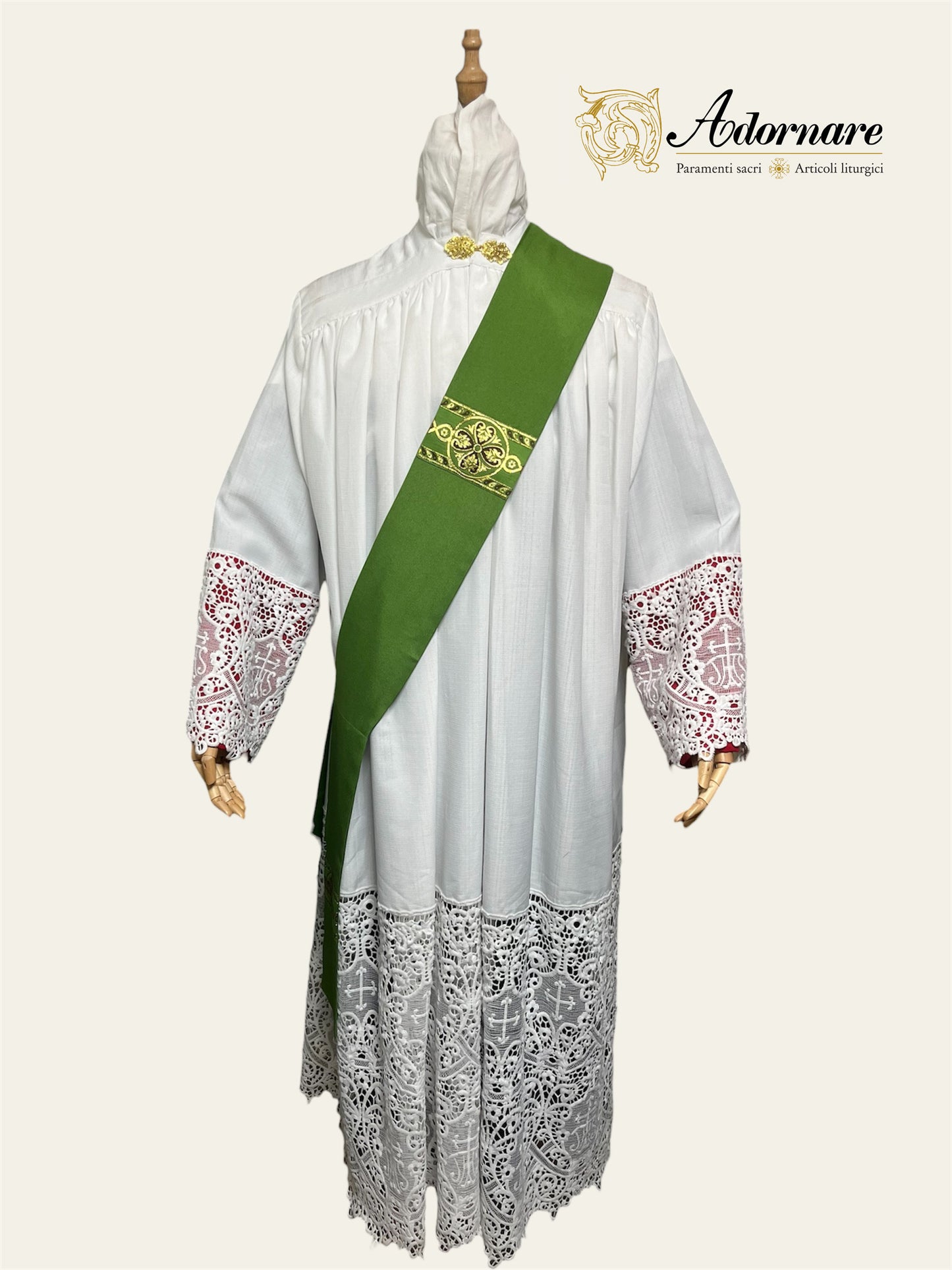 Gothic Dalmatic with woven orphrey bands / Dalmatica gotica