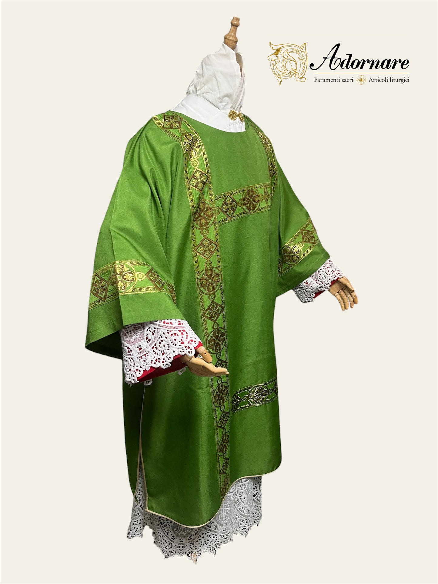 Gothic Dalmatic with woven orphrey bands / Dalmatica gotica