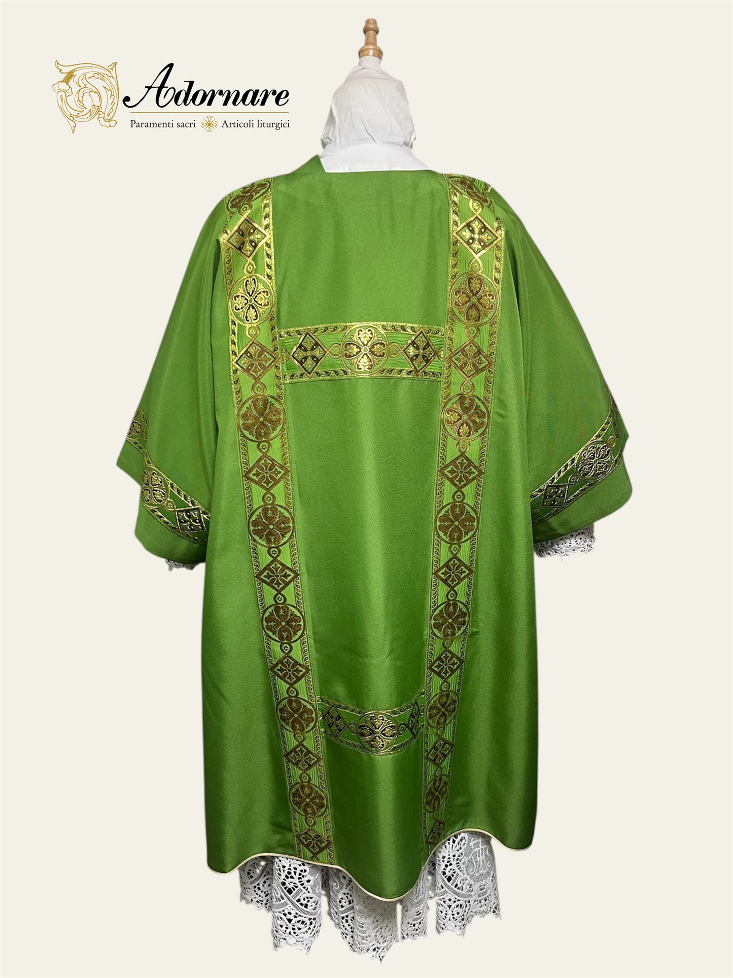 Gothic Dalmatic with woven orphrey bands / Dalmatica gotica