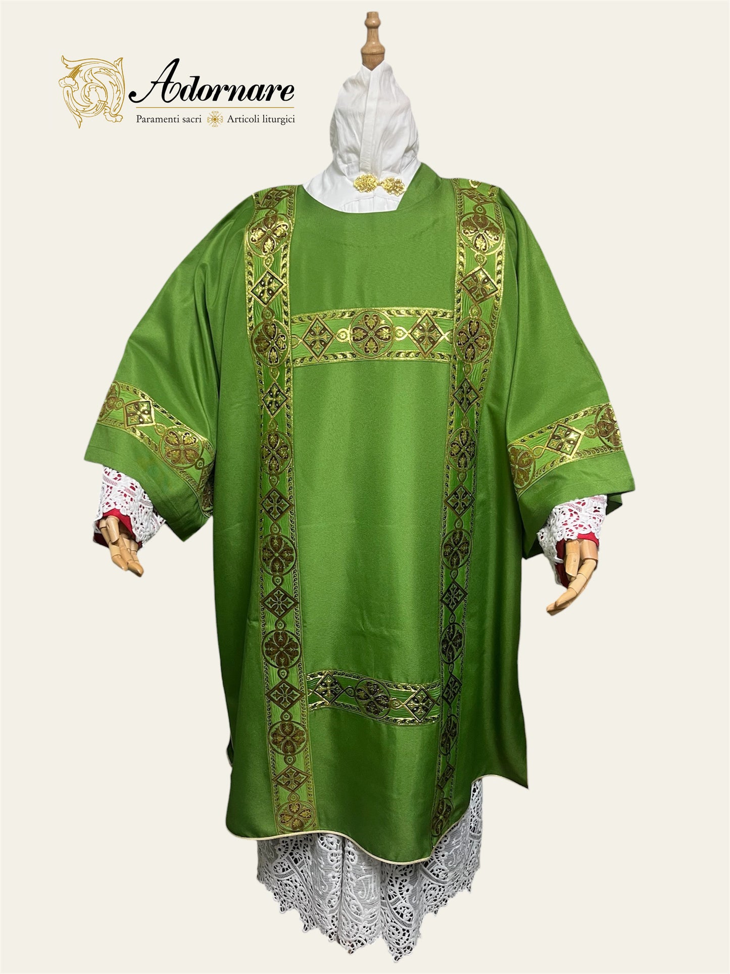 Gothic Dalmatic with woven orphrey bands / Dalmatica gotica
