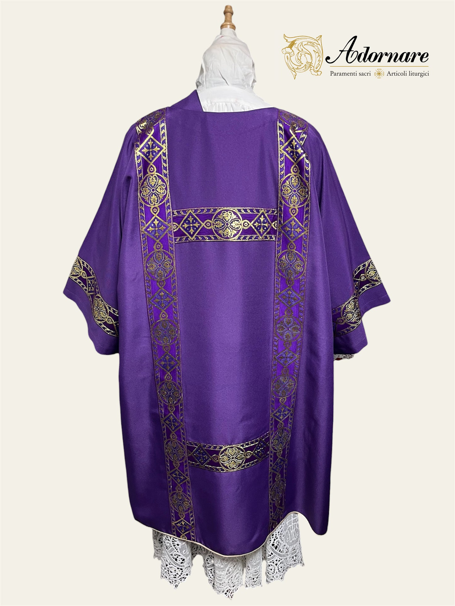 Gothic Dalmatic with woven orphrey bands / Dalmatica gotica