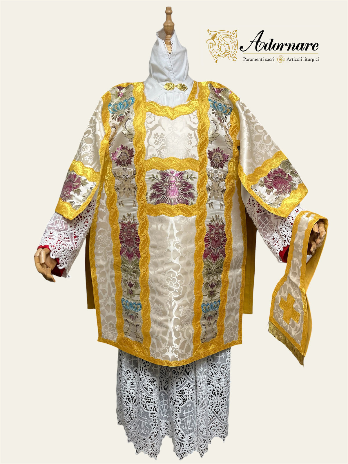 Damask French Roman Dalmatic with brocade insert panels / Dalmatica Francese in damasco con inserti in broccato