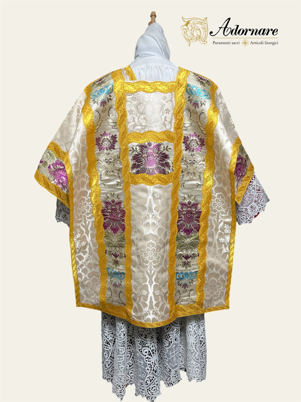 Damask French Roman Dalmatic with brocade insert panels / Dalmatica Francese in damasco con inserti in broccato