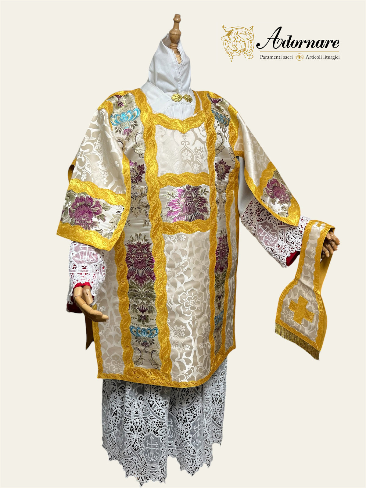 Damask French Roman Dalmatic with brocade insert panels / Dalmatica Francese in damasco con inserti in broccato