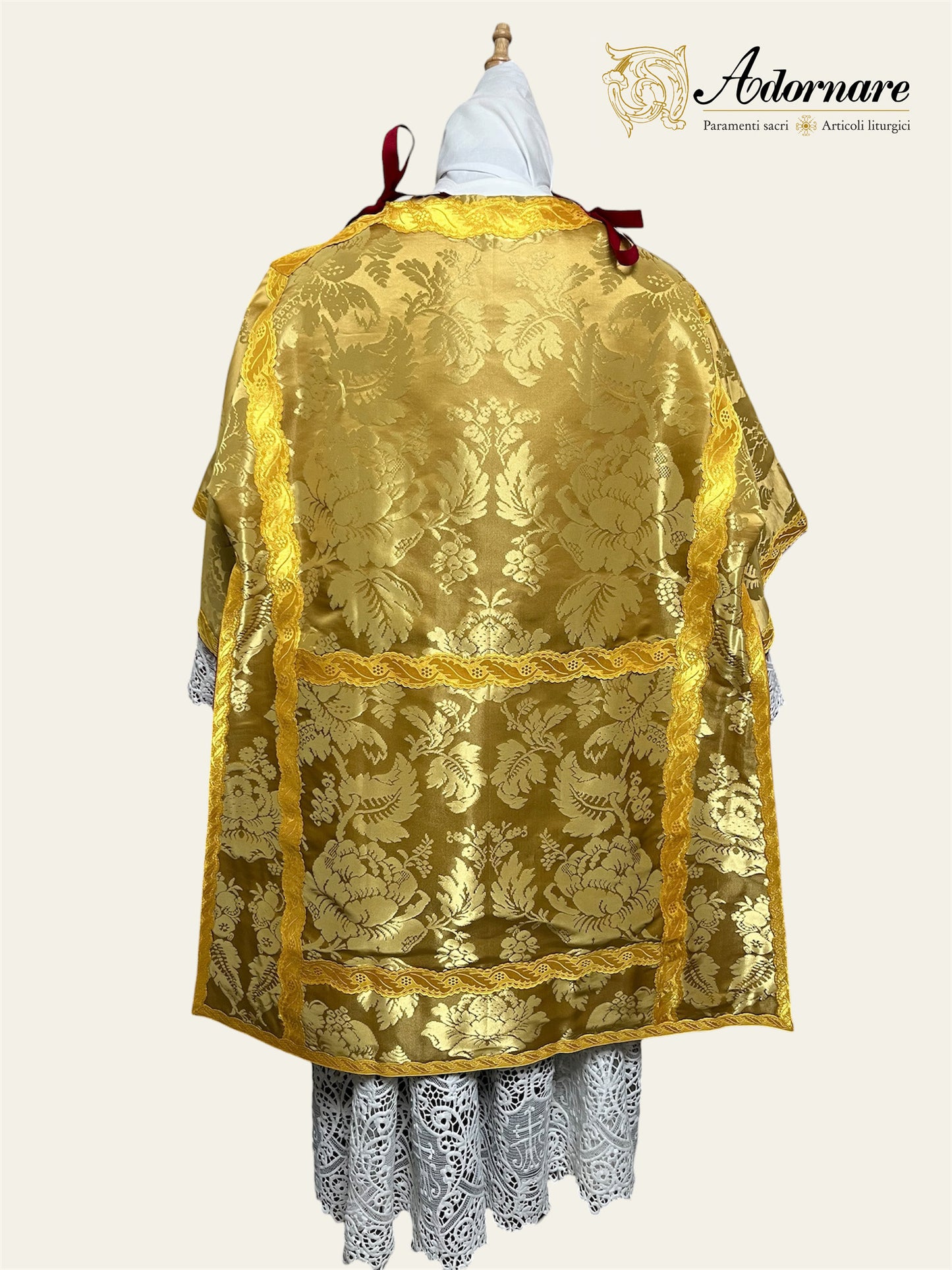Gold silk damask Italian-cut Roman Dalmatic / Dalmatica romana in damasco oro