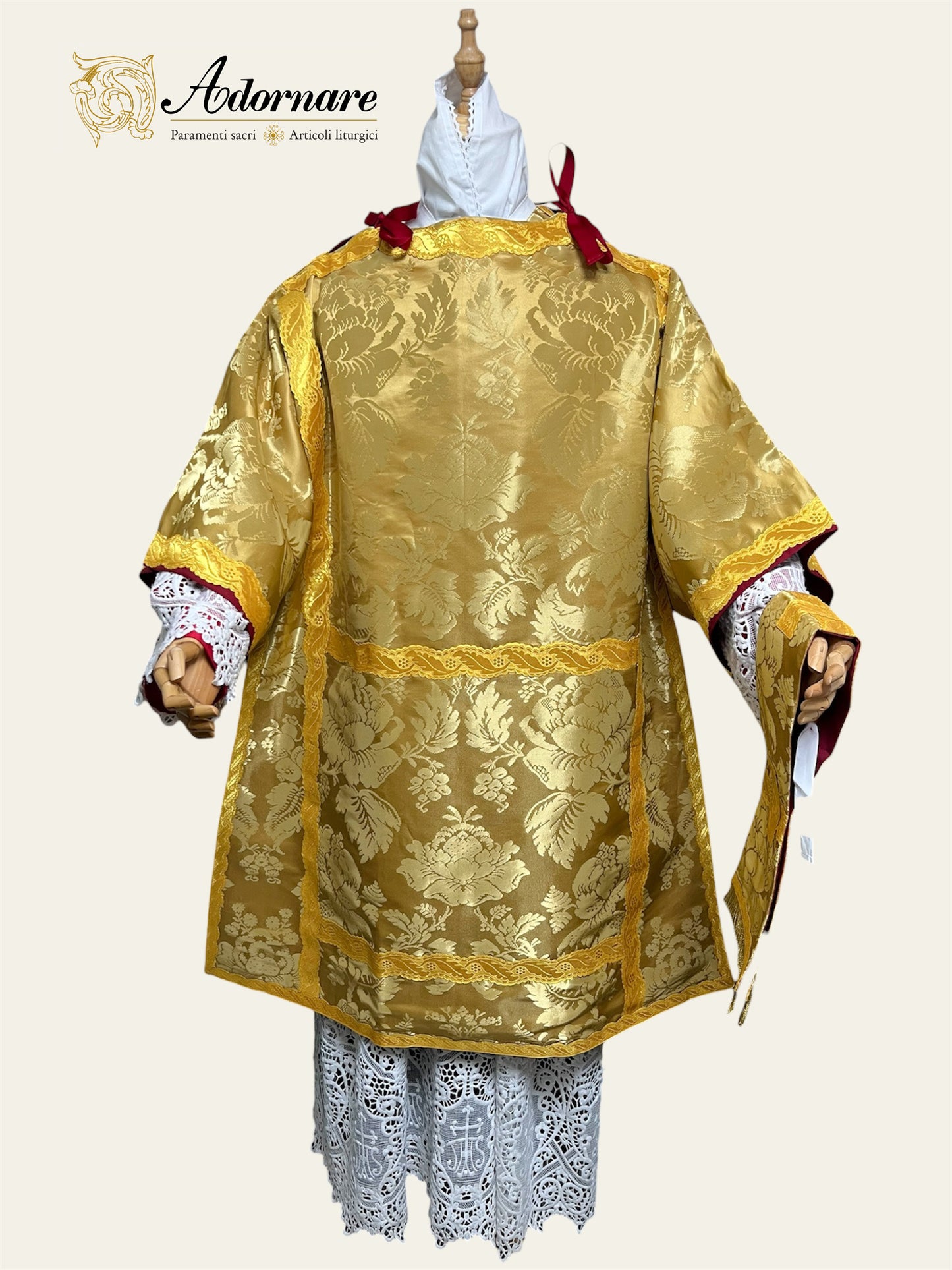 Gold silk damask Italian-cut Roman Dalmatic / Dalmatica romana in damasco oro
