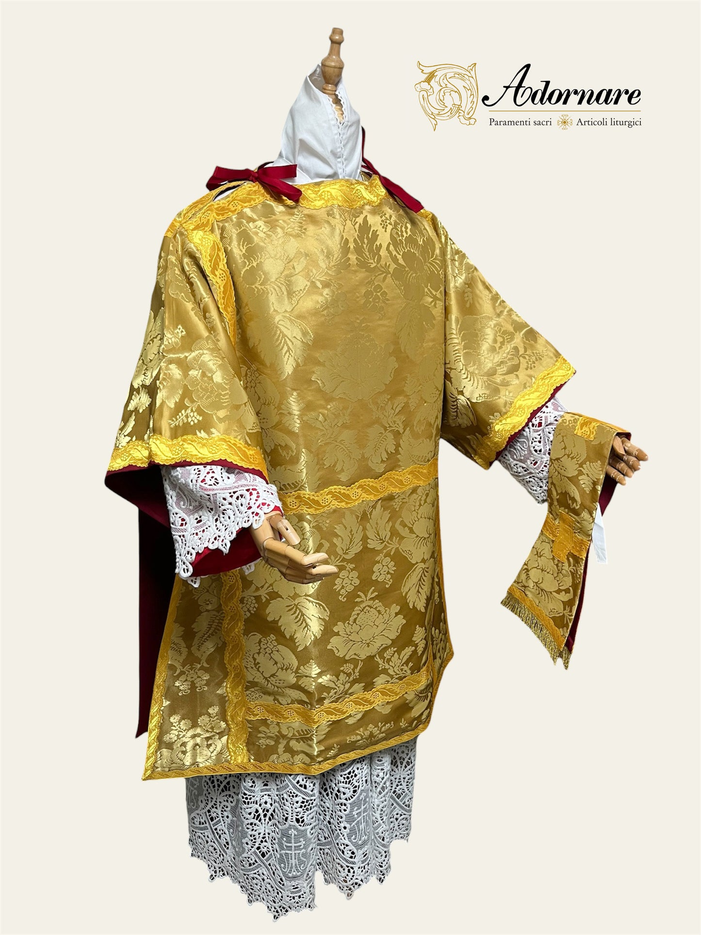 Gold silk damask Italian-cut Roman Dalmatic / Dalmatica romana in damasco oro