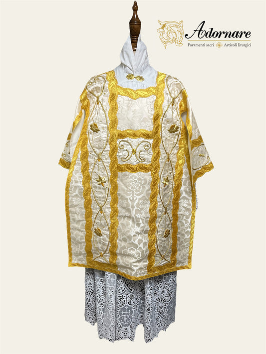 French Dalmatic or Tunicle with hand and machine-embroidered floral panels / Dalmatica Francese Ricamato