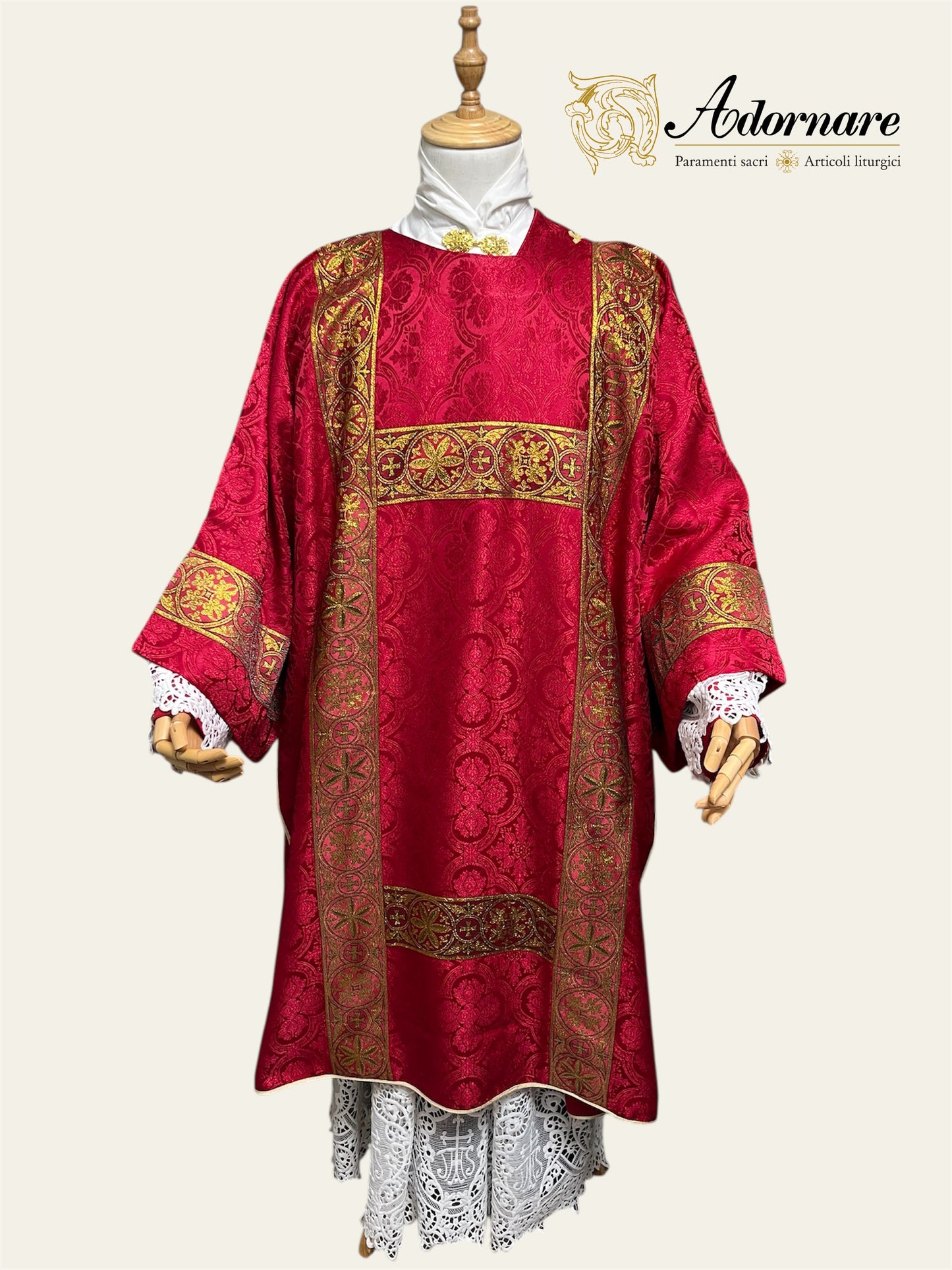 Damask Gothic Dalmatic with woven orphrey bands / Dalmatica gotica in damasco