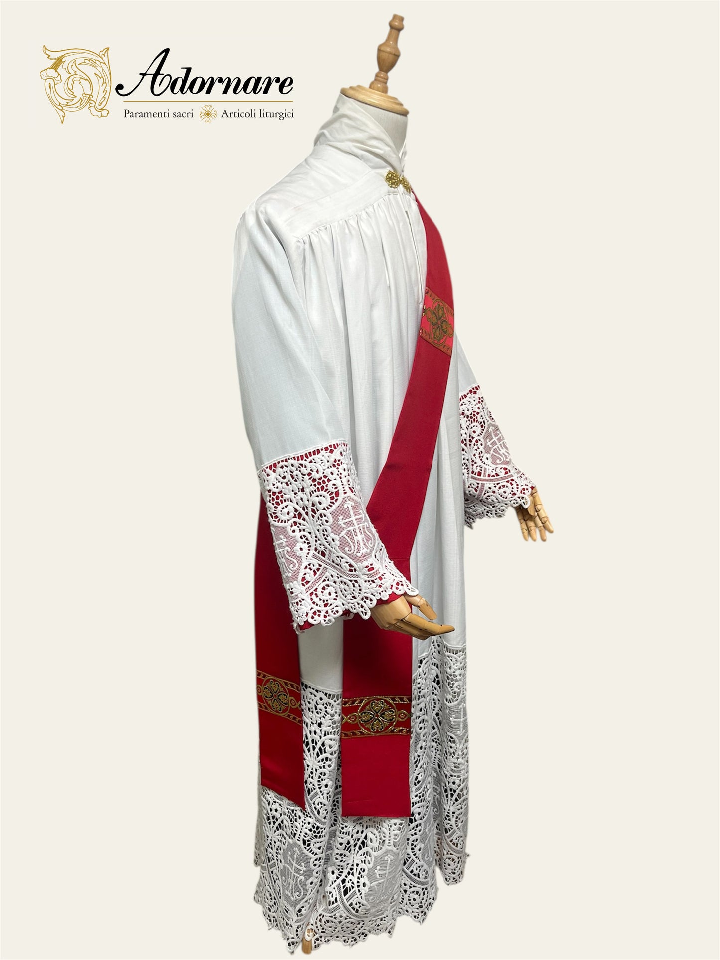Gothic Dalmatic with woven orphrey bands / Dalmatica gotica