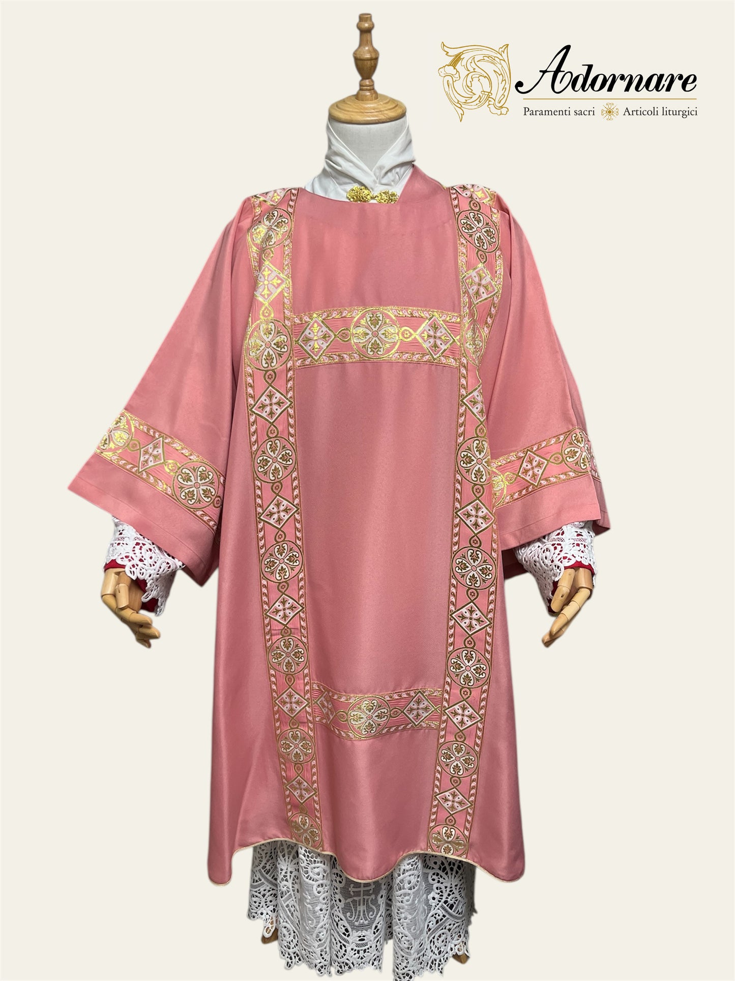 Gothic Dalmatic with woven orphrey bands / Dalmatica gotica