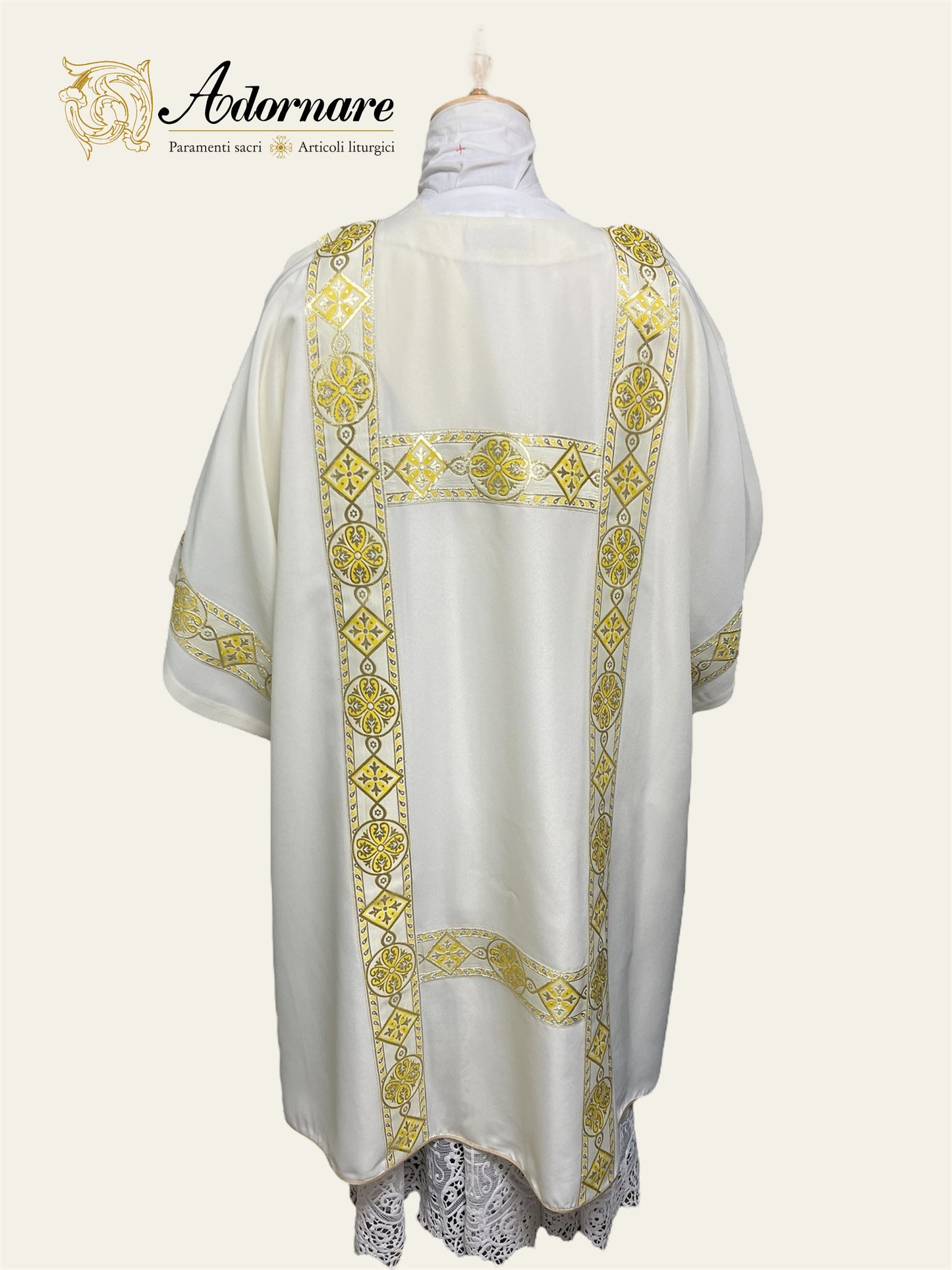 Gothic Dalmatic with woven orphrey bands / Dalmatica gotica