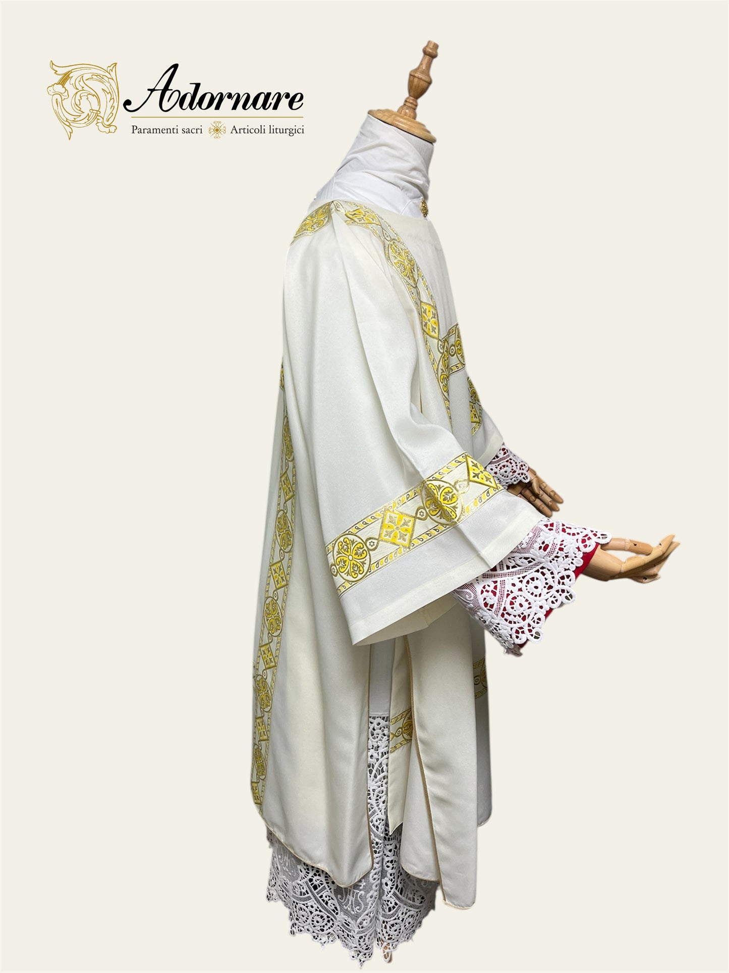 Gothic Dalmatic with woven orphrey bands / Dalmatica gotica