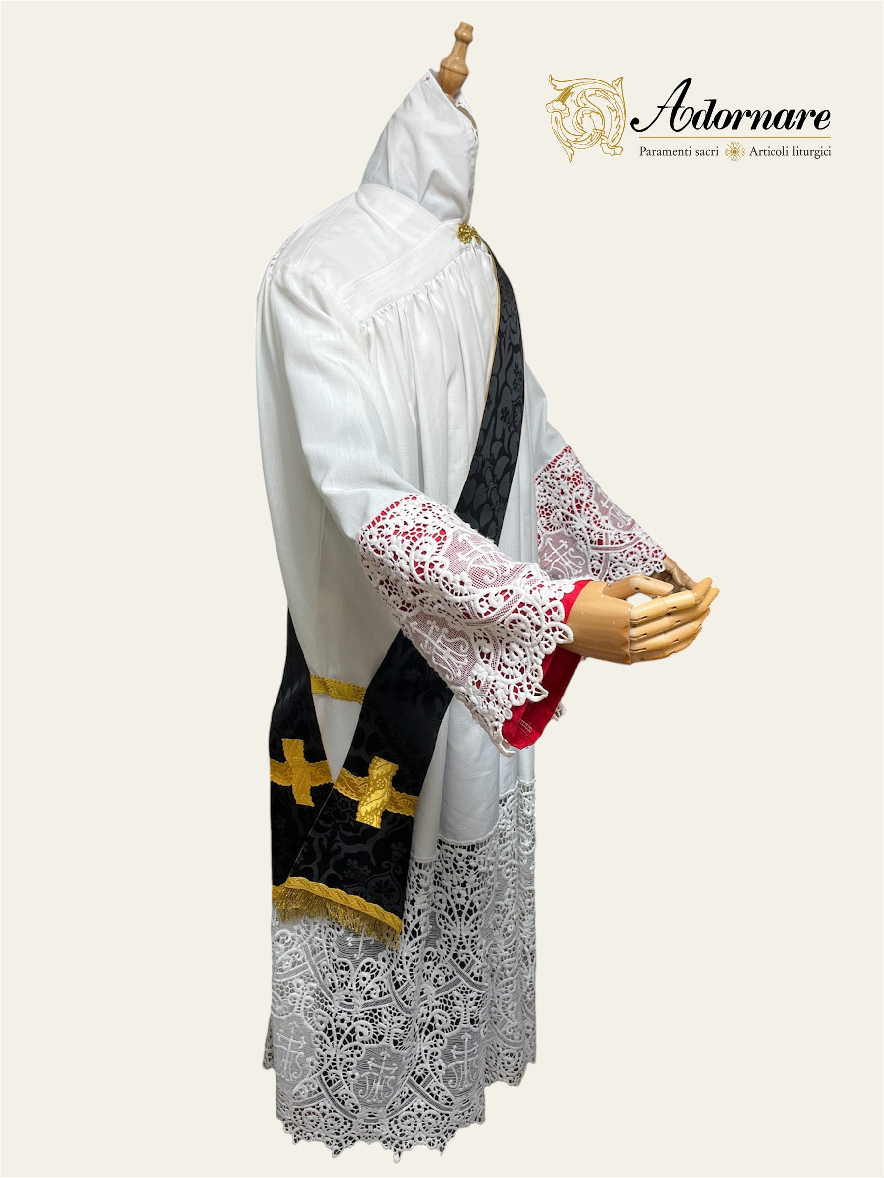 Damask Italian-cut Roman Dalmatic / Dalmatica romana in damasco