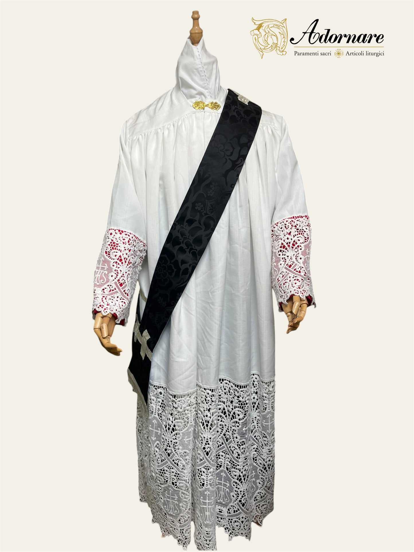 Damask Italian-cut Roman Dalmatic with brocade panels / Dalmatica romana in damasco con inserti in broccato