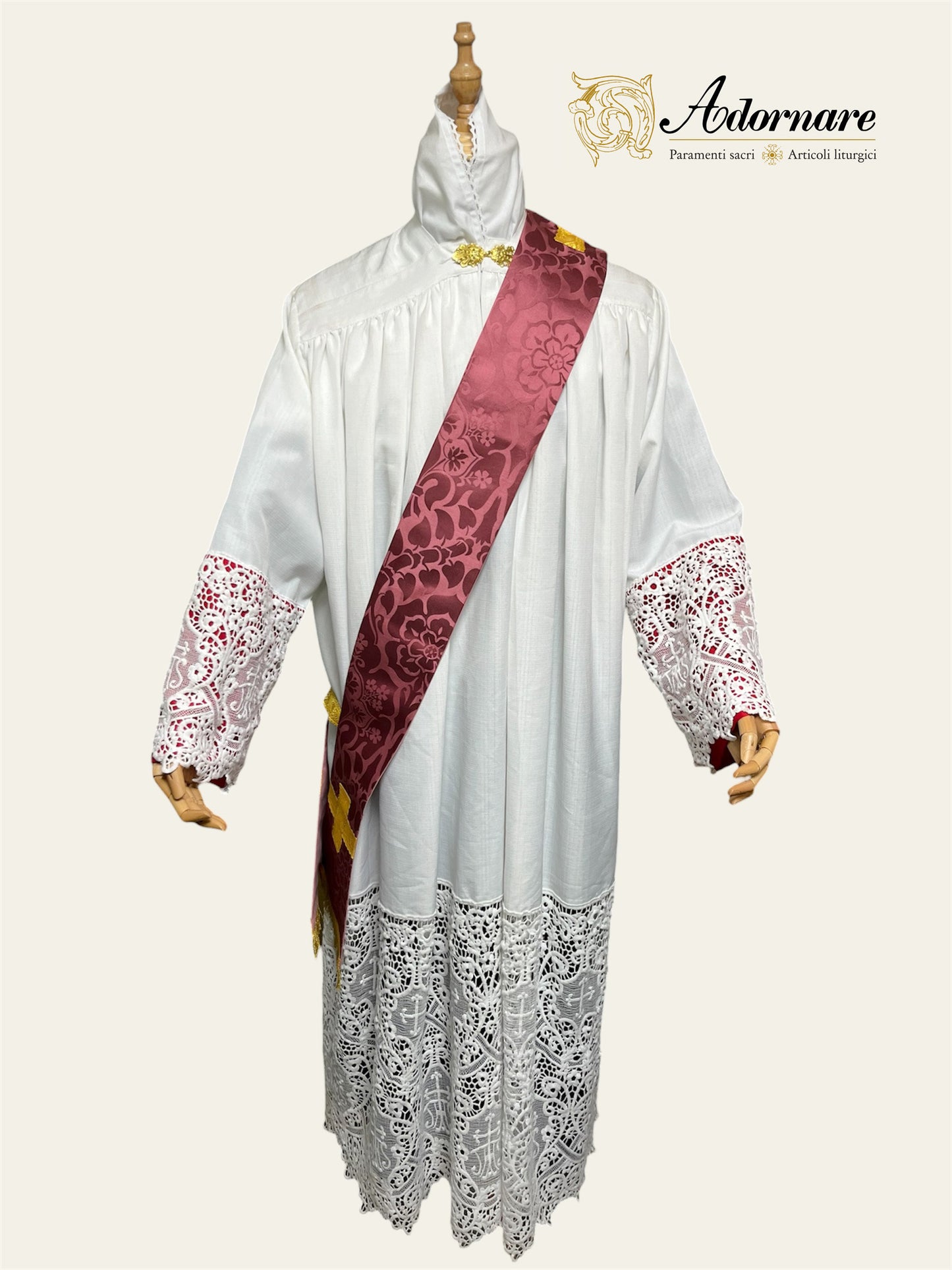 Damask Italian-cut Roman Dalmatic with brocade panels / Dalmatica romana in damasco con inserti in broccato