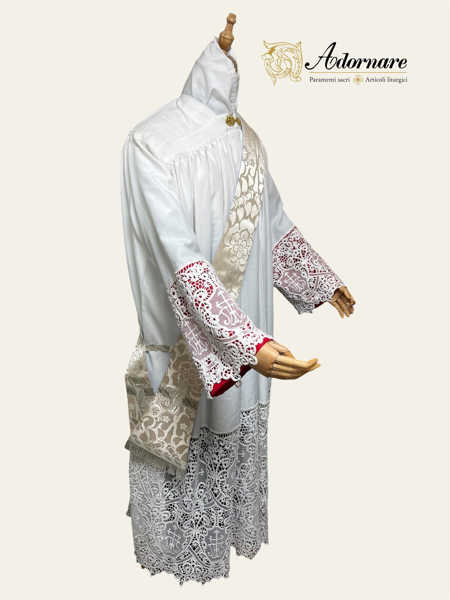 Damask Italian-cut Roman Dalmatic with brocade panels / Dalmatica romana in damasco con inserti in broccato