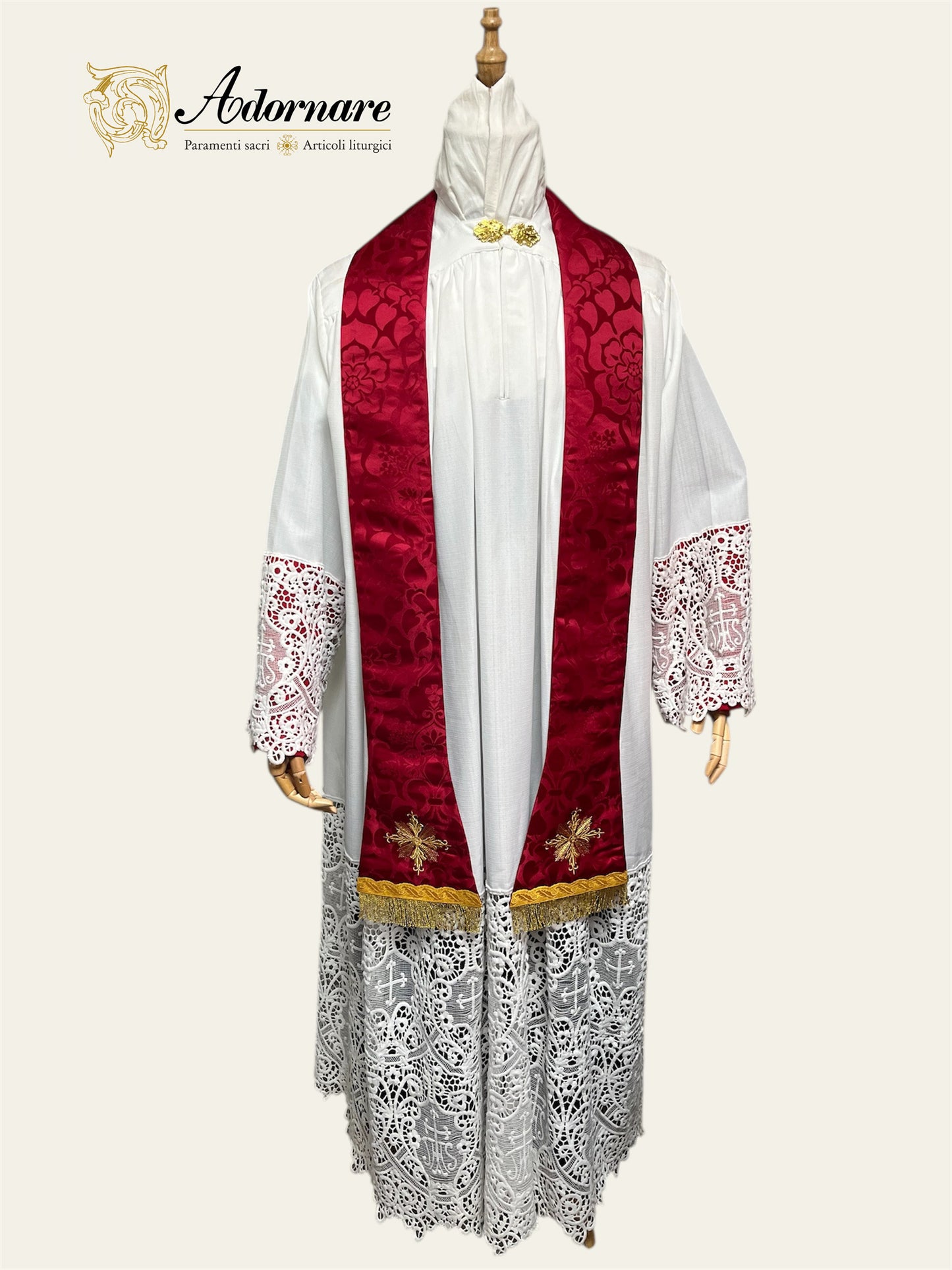 Damask Roman Cope with rich floral embroideries / Piviale Romano Damasco con ricamo a macchina