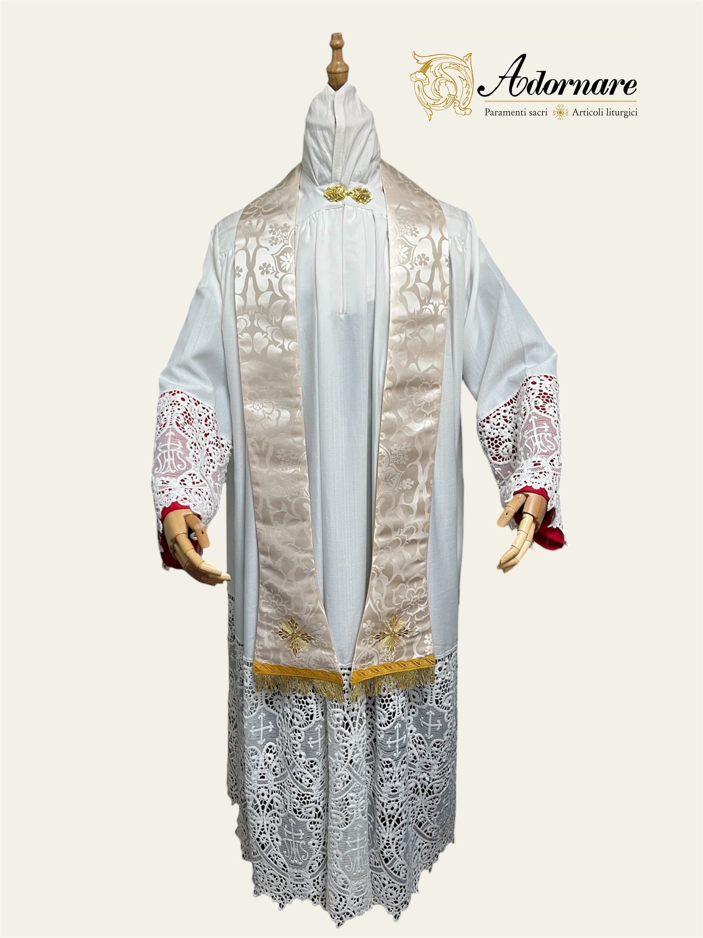 Damask Roman Cope with rich floral embroideries / Piviale Romano Damasco con ricamo a macchina