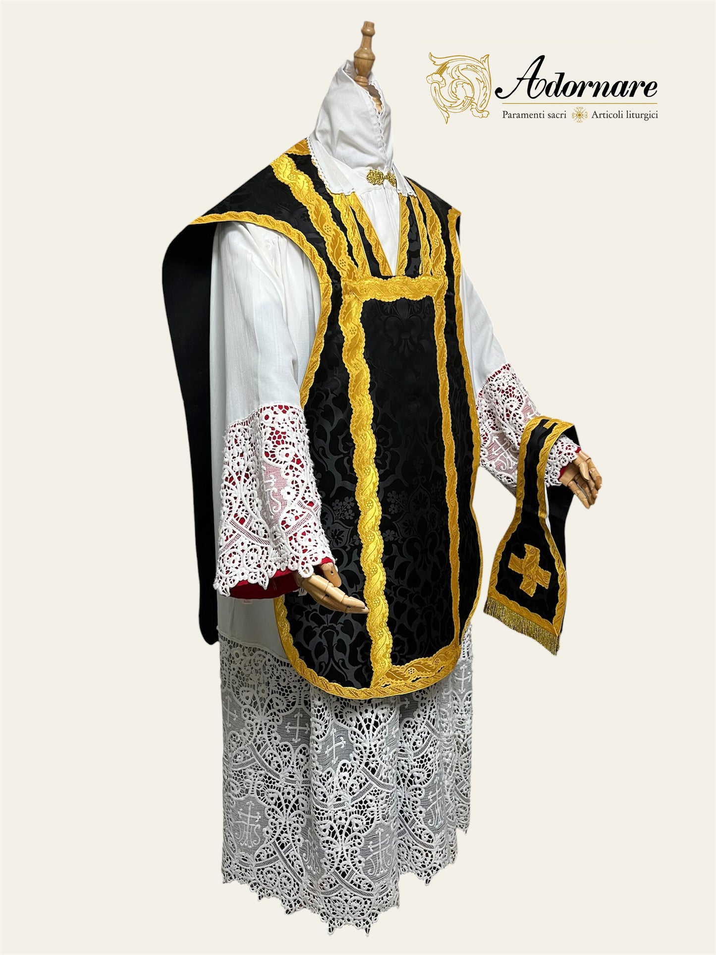 Damask "IHS" French-cut Roman Chasuble Low Mass Set / Pianeta Francese Damasco "IHS"