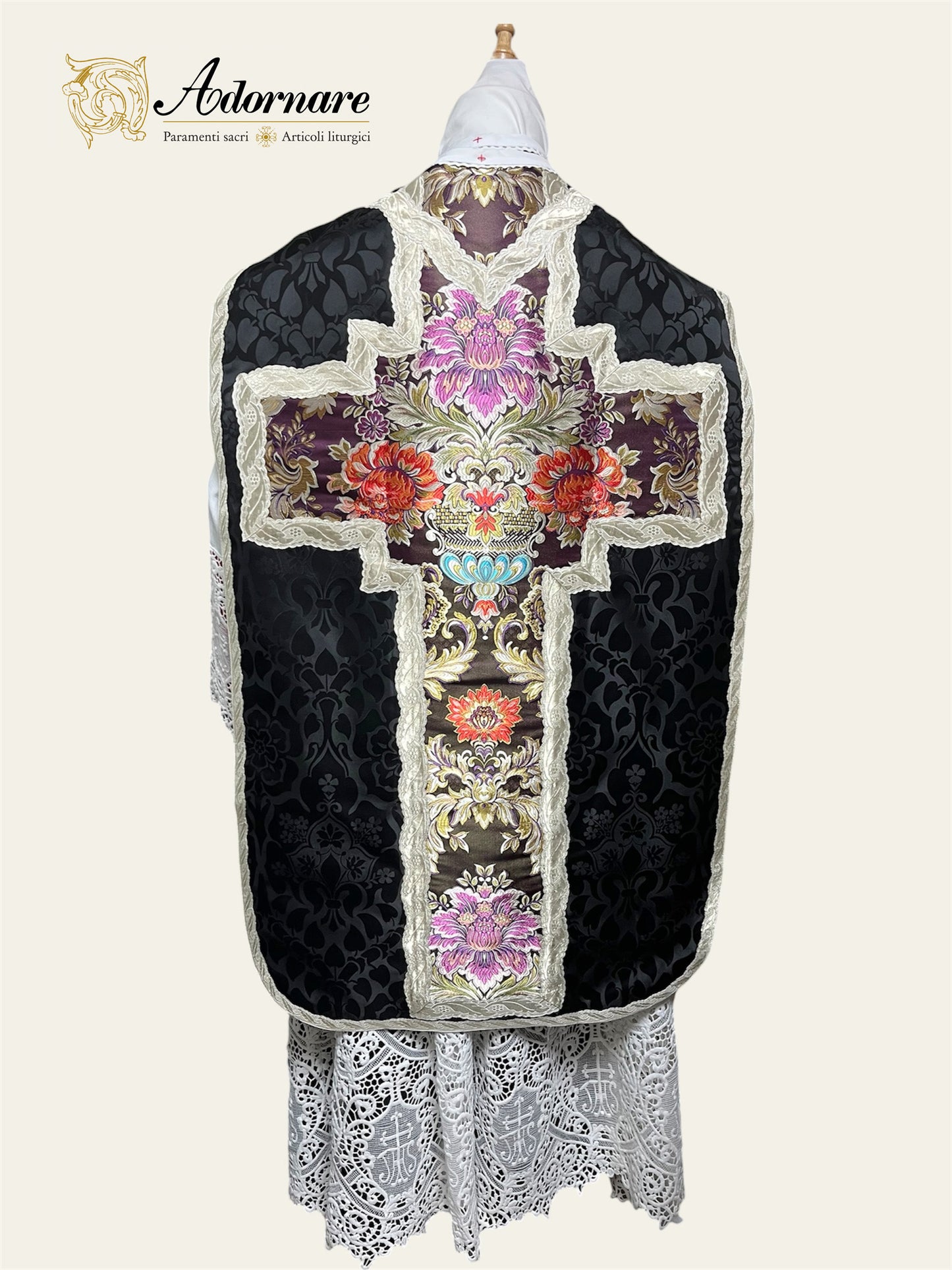 French Damask Roman Chasuble with brocade panels - Low Mass Set / Pianeta Francese Damasco con inserti in broccato