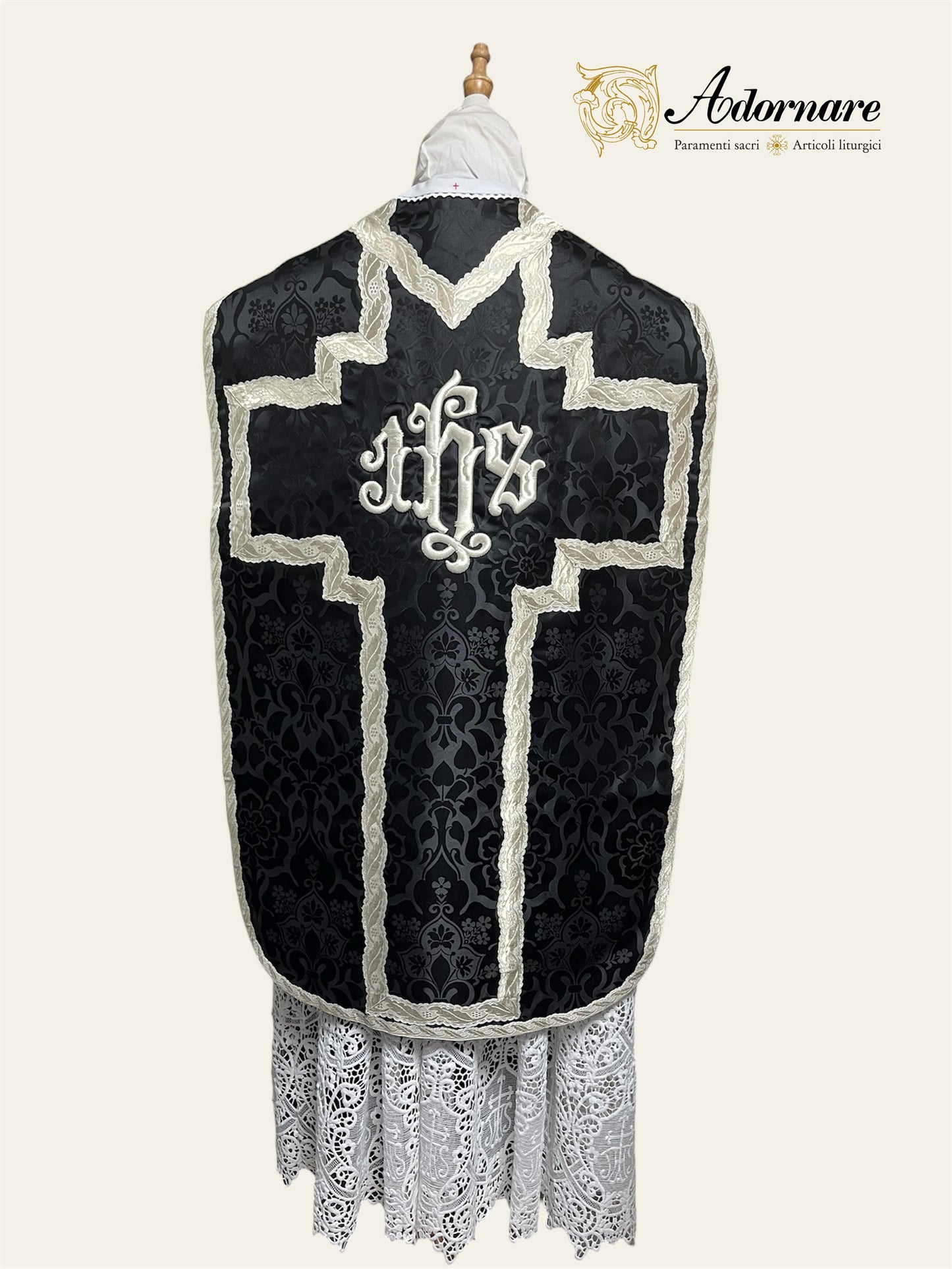 Damask "IHS" French-cut Roman Chasuble Low Mass Set / Pianeta Francese Damasco "IHS"