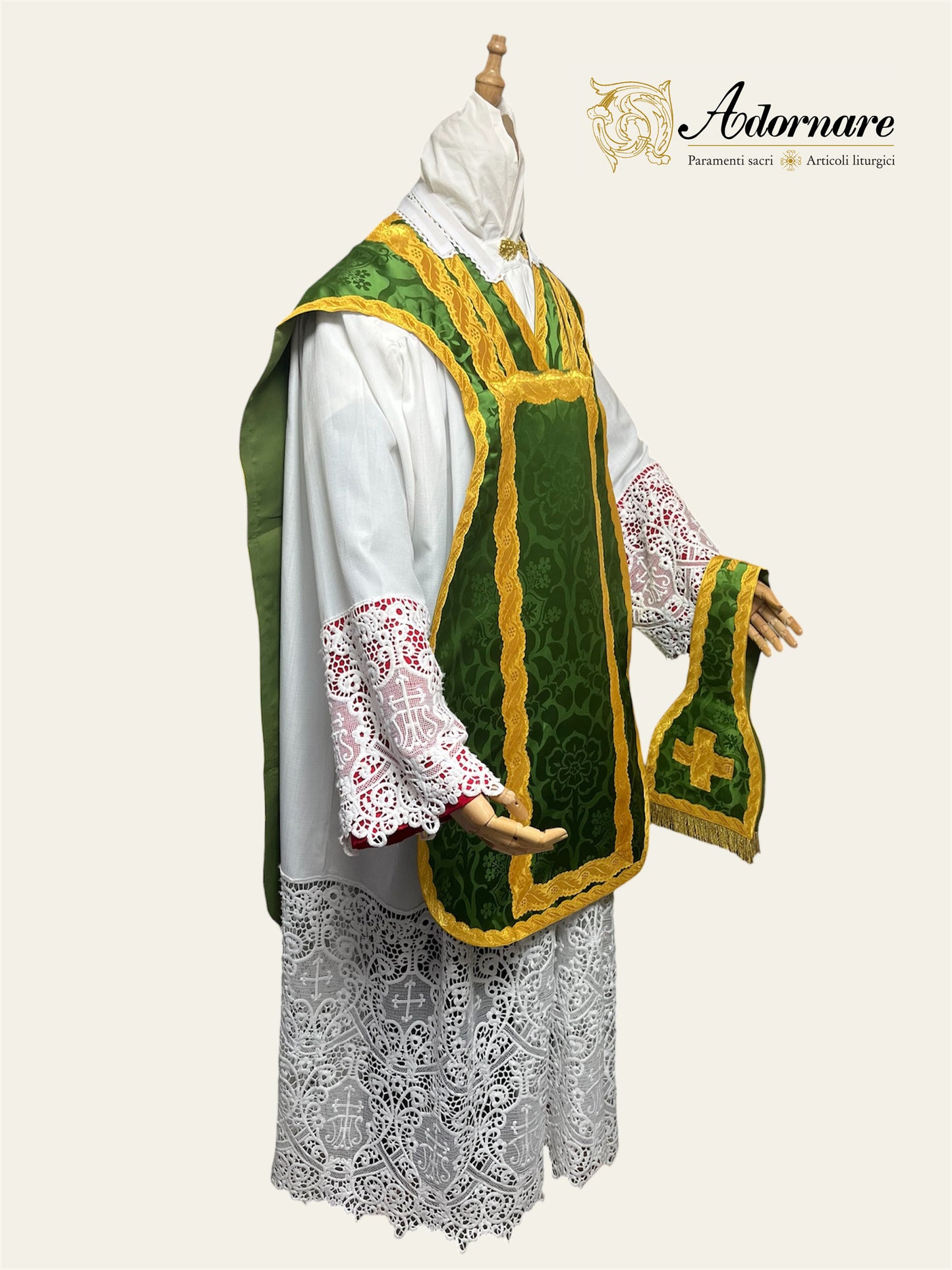 Damask "IHS" French-cut Roman Chasuble Low Mass Set / Pianeta Francese Damasco "IHS"